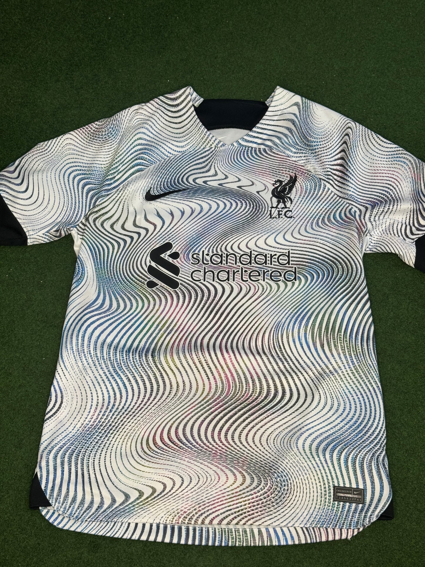 Liverpool 2022 Away - M