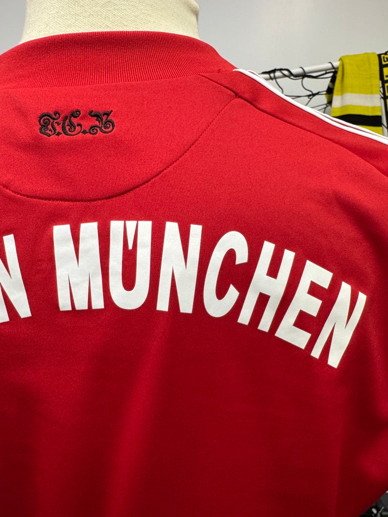 Bayern Munich 2010 Home Shirt - L