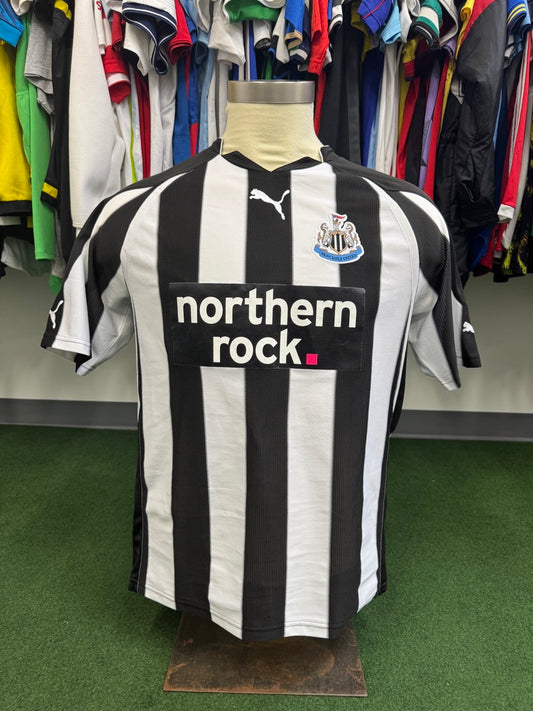 Newcastle United 2010 Ameobi #23 Japanese Nameset Home Shirt - M