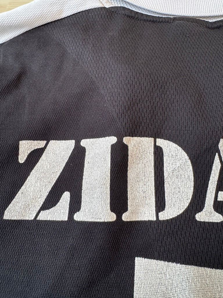 Real Madrid 2001 Zidane #5 Away Shirt - M