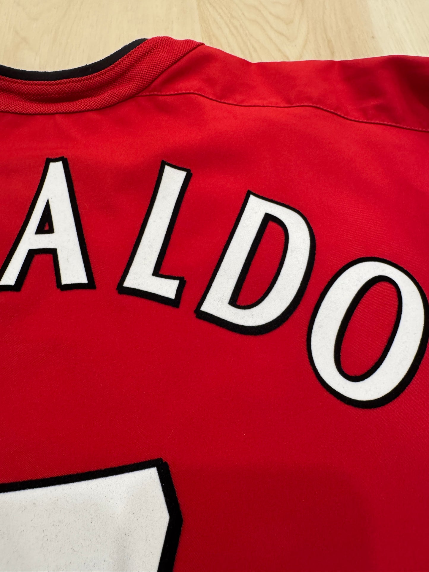 Manchester United 2003 Ronaldo #7 Home Shirt w/ Patches - L