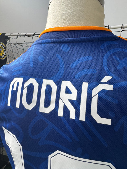 Real Madrid 2021/22 Luka Modric #10 Away Shirt | Retro Screamers