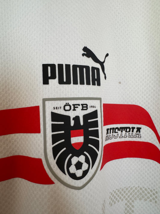 Austria 2022 Away Shirt - M