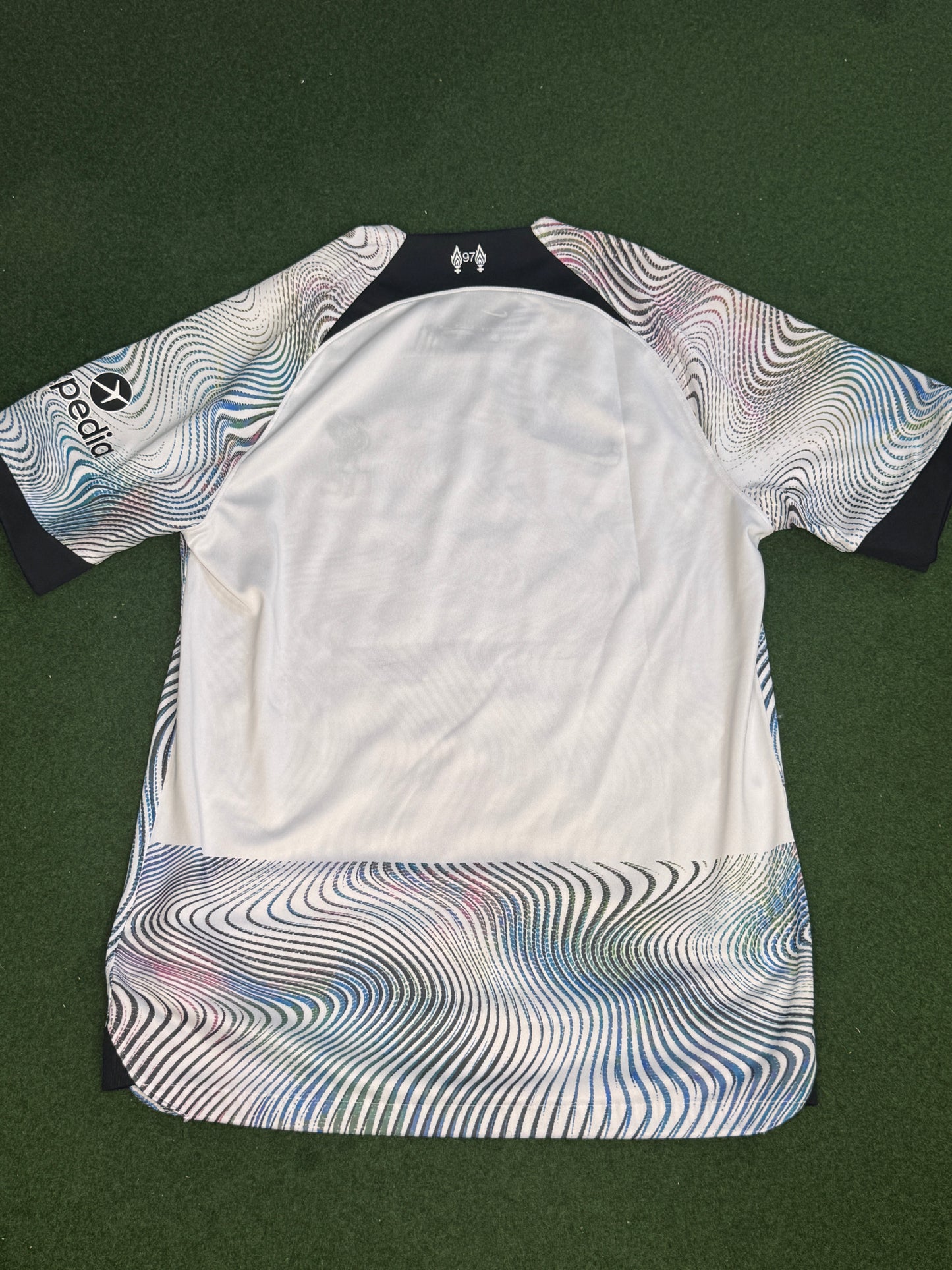 Liverpool 2022 Away - M