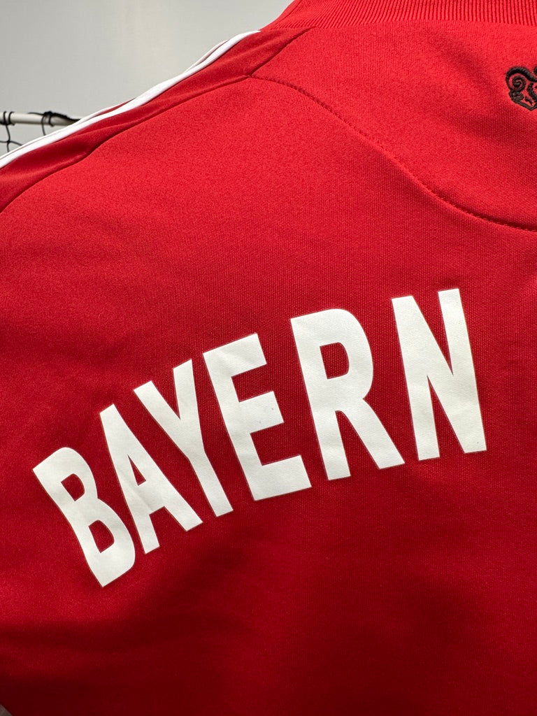 Bayern Munich 2010 Home Shirt - L