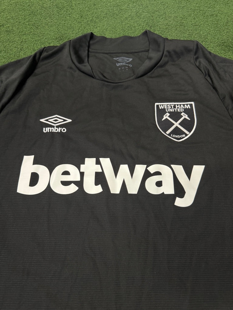 West Ham United 2022 Away Shirt - L