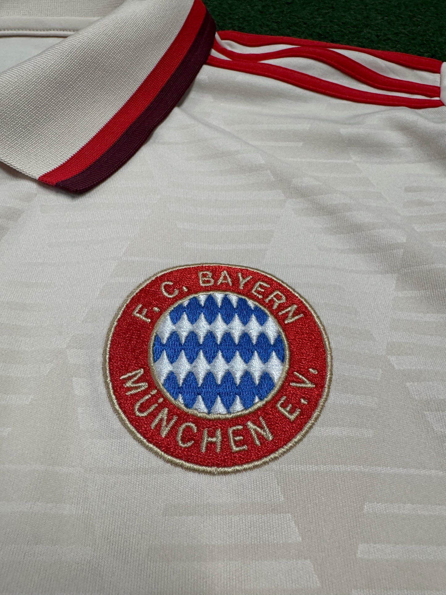 Bayern Munich 2024 Away Shirt - L
