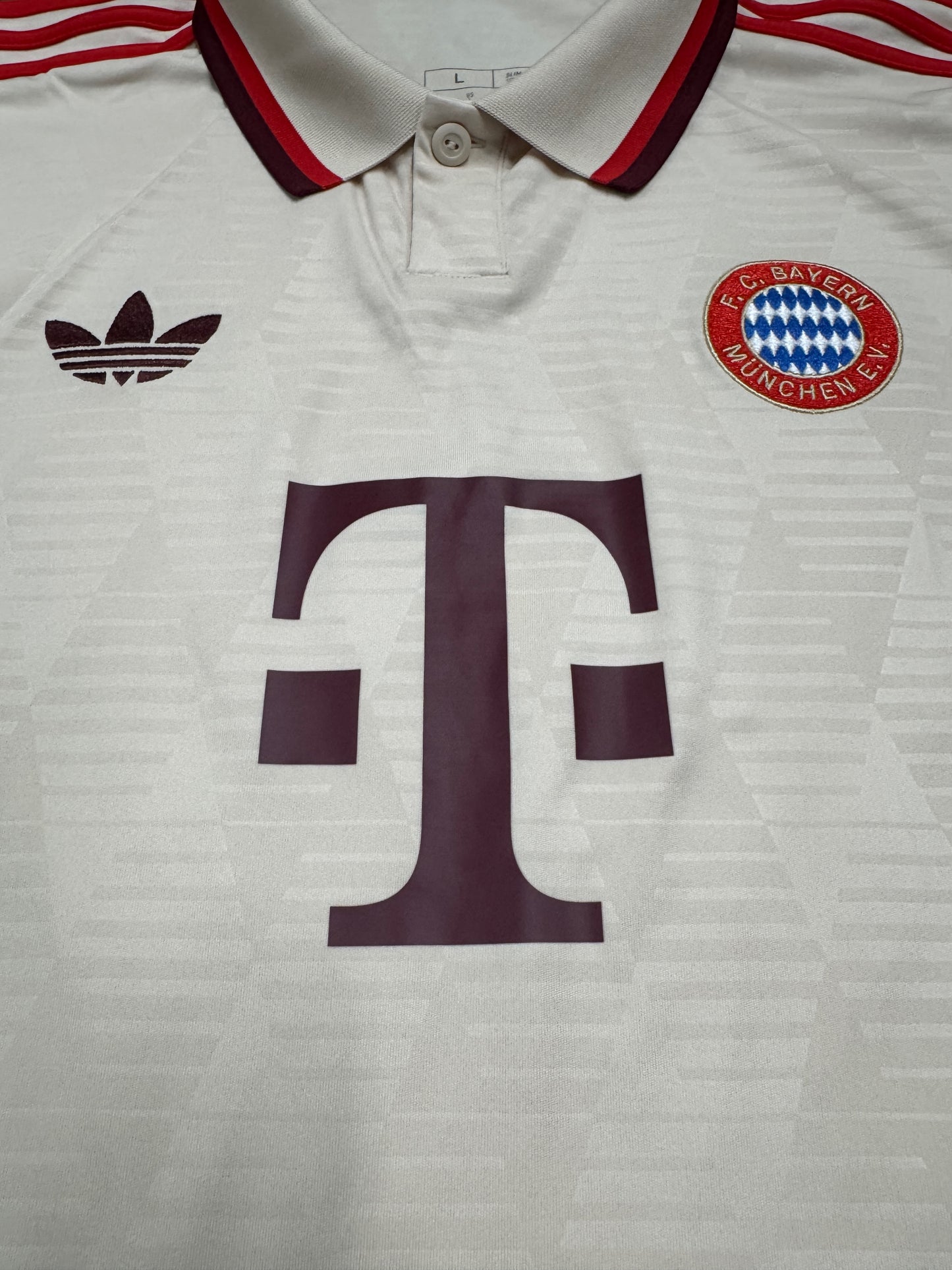 Bayern Munich 2024 Away Shirt - L