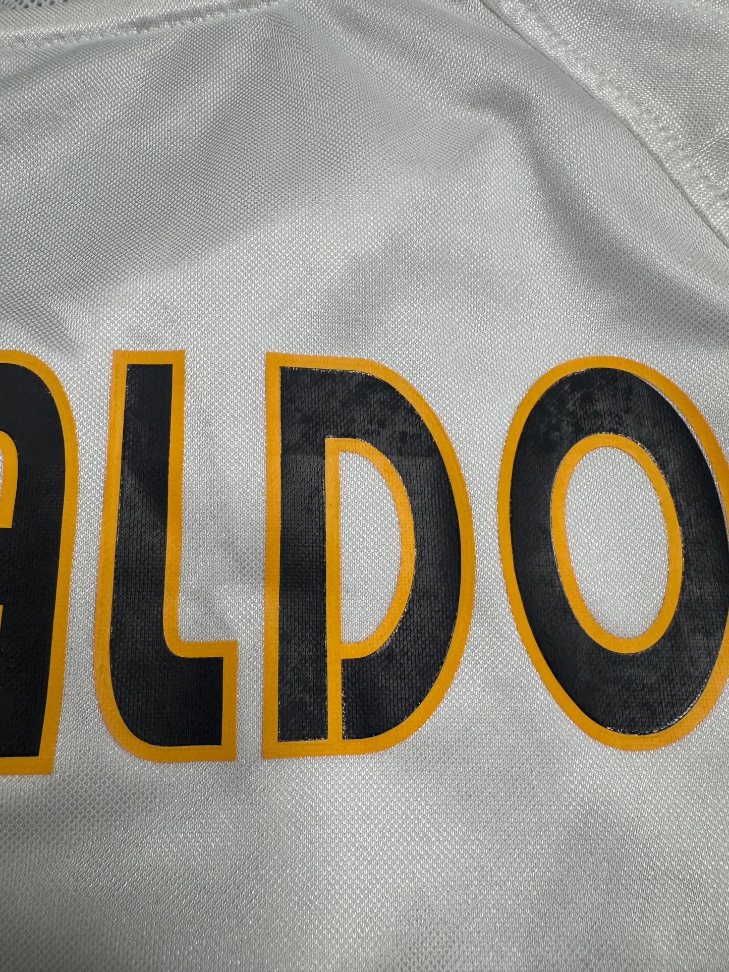 Real Madrid 2004 Ronaldo #9 Home Shirt - L