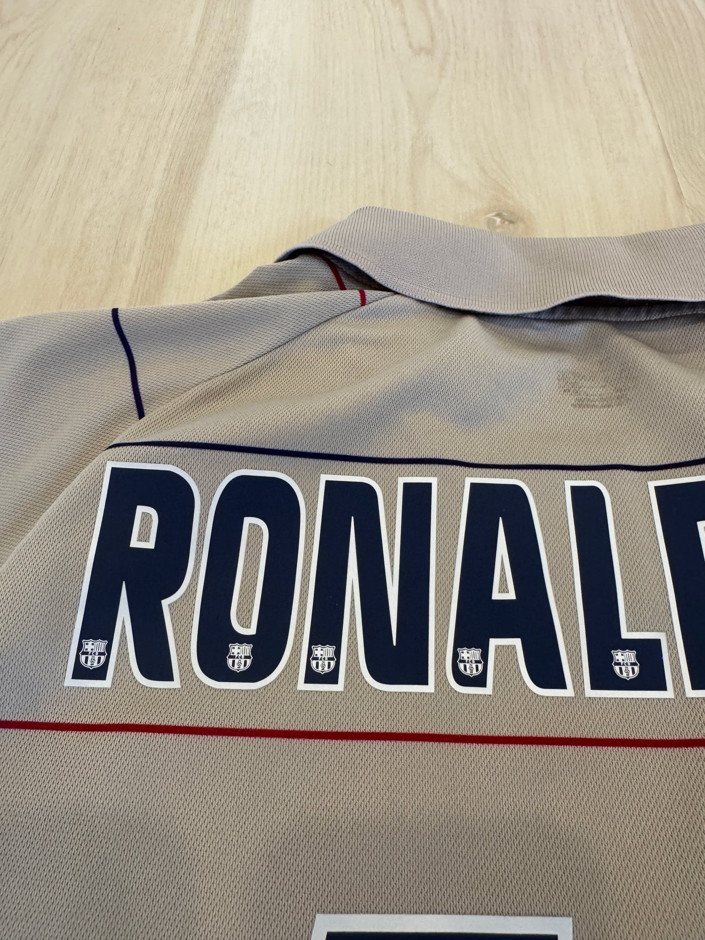 Barcelona 2003 Ronaldinho #10 Away Shirt - L
