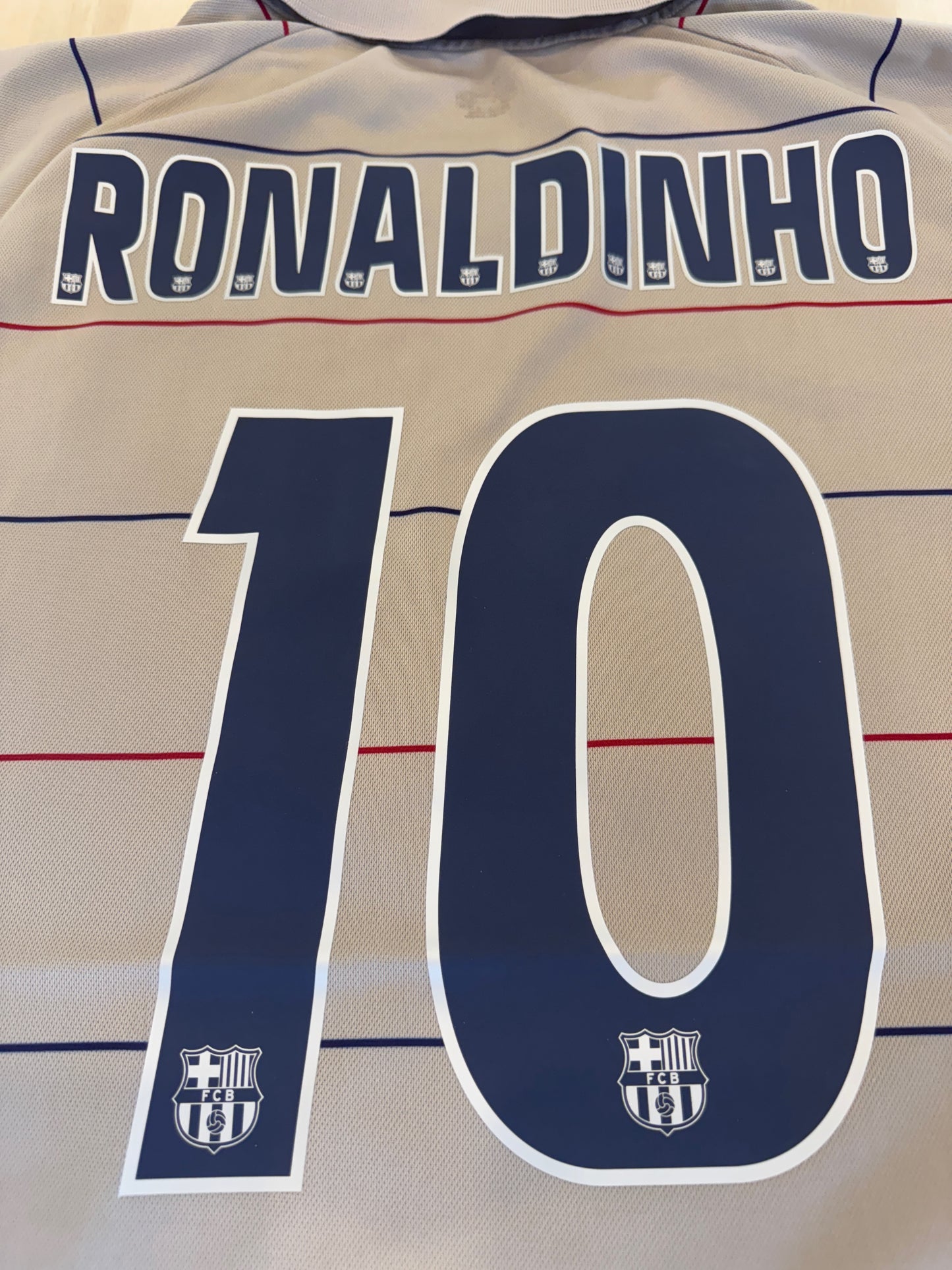 Barcelona 2003 Ronaldinho #10 Away Shirt - L