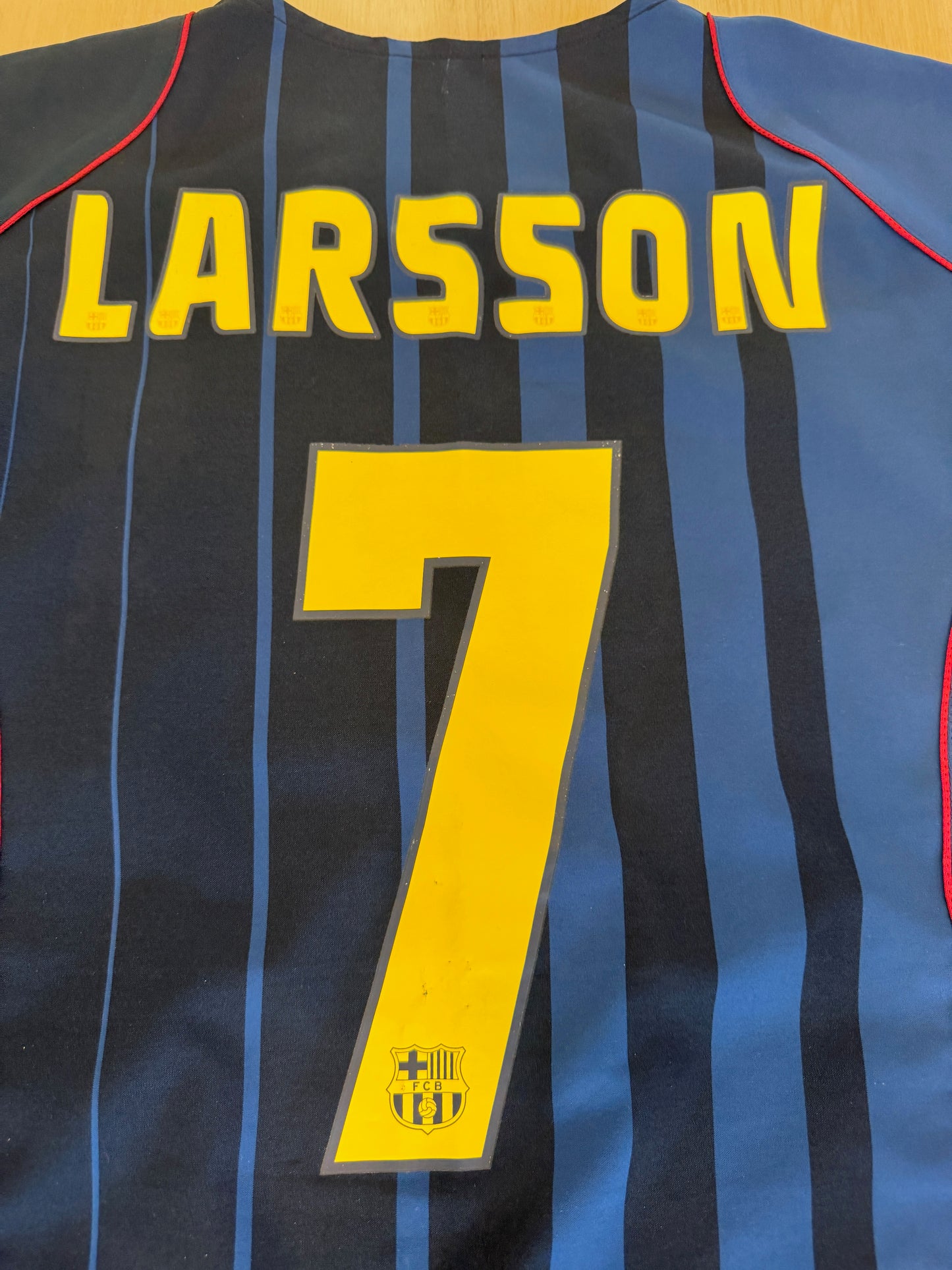 Barcelona 2004 Larsson #7 Away Shirt - L