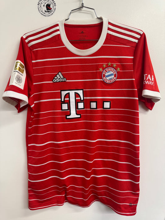 Bayern Munich 2022 Muller #25 w/ Patches Home Shirt - L