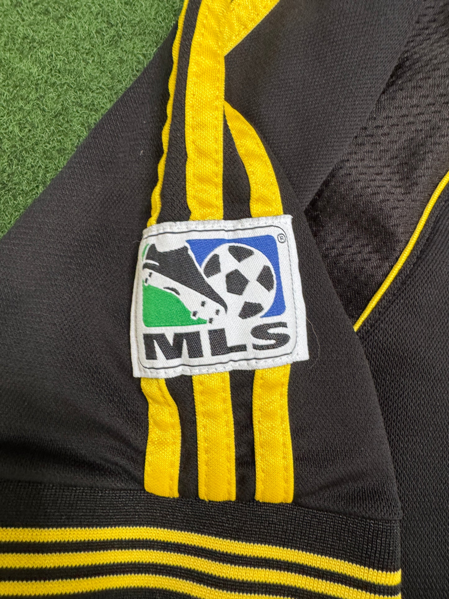 Columbus Crew 1998 Away Thompson #9 (Signed) - M