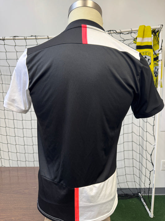 Juventus 2019 Home Shirt - M