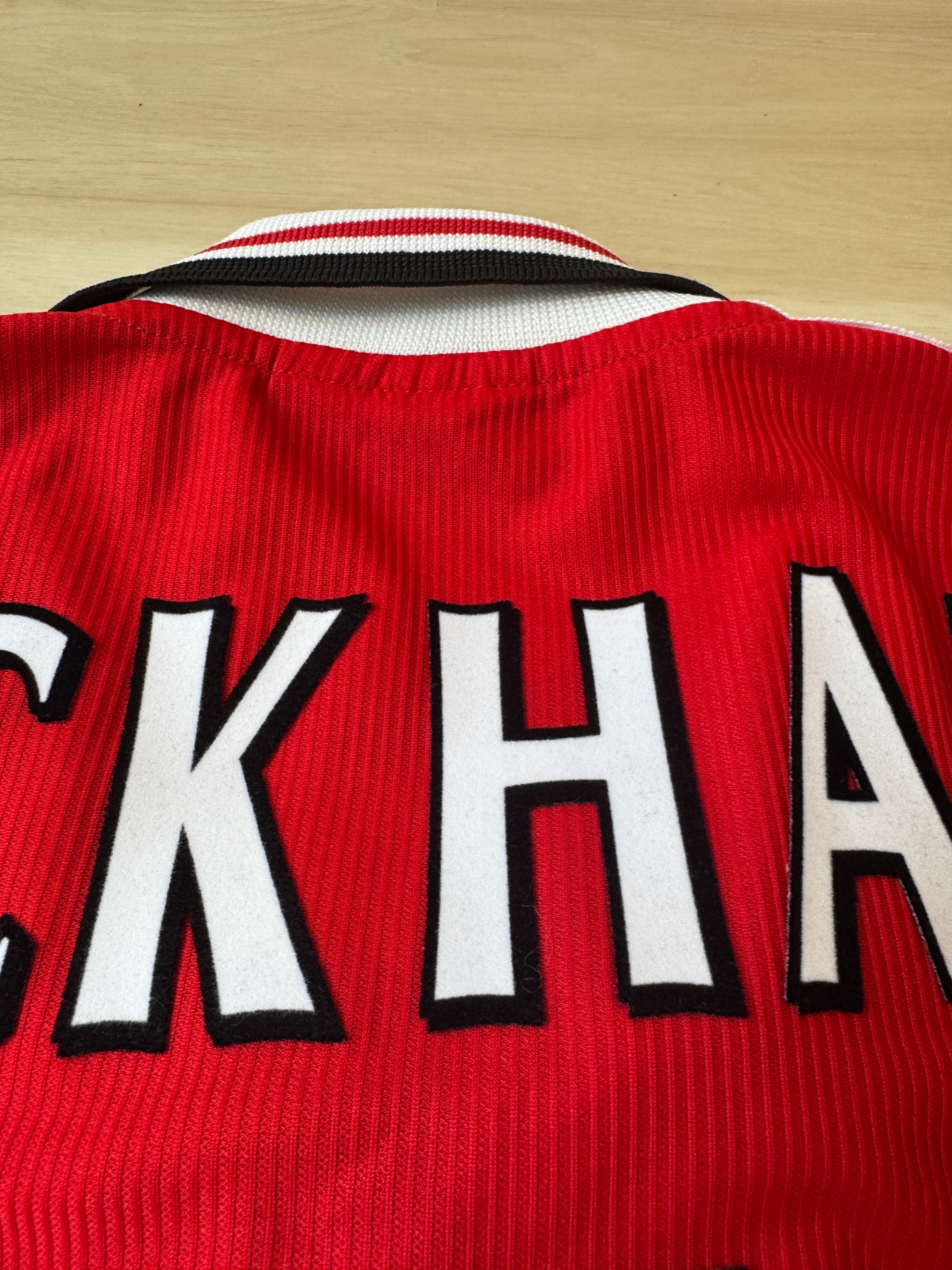 Manchester United 1998/00 David Beckham #7 Home Shirt | Retro Screamers