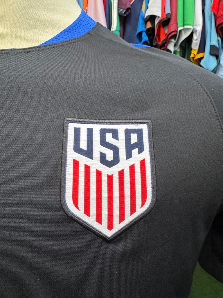 USA 2016/17 Pre-Match Training | Retro Screamers