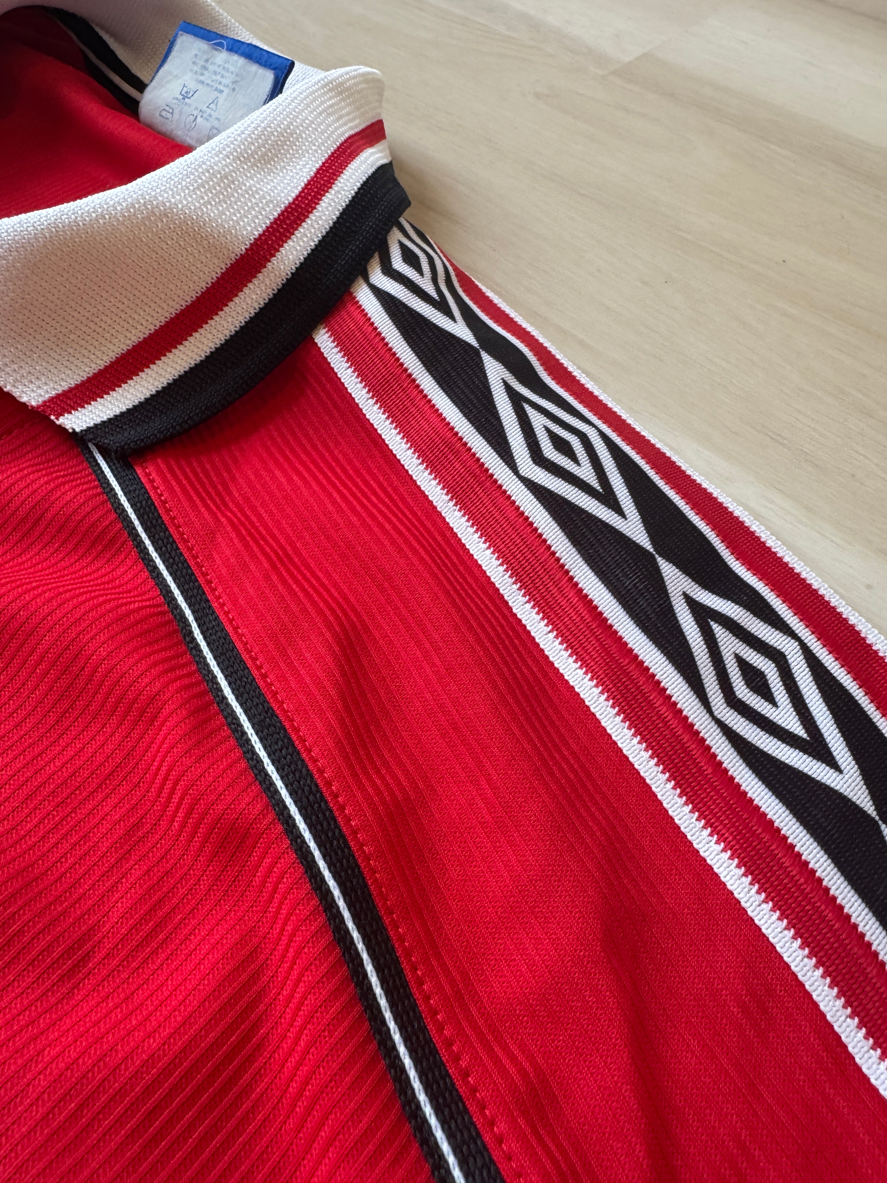 Manchester United 1998/00 David Beckham #7 Home Shirt | Retro Screamers
