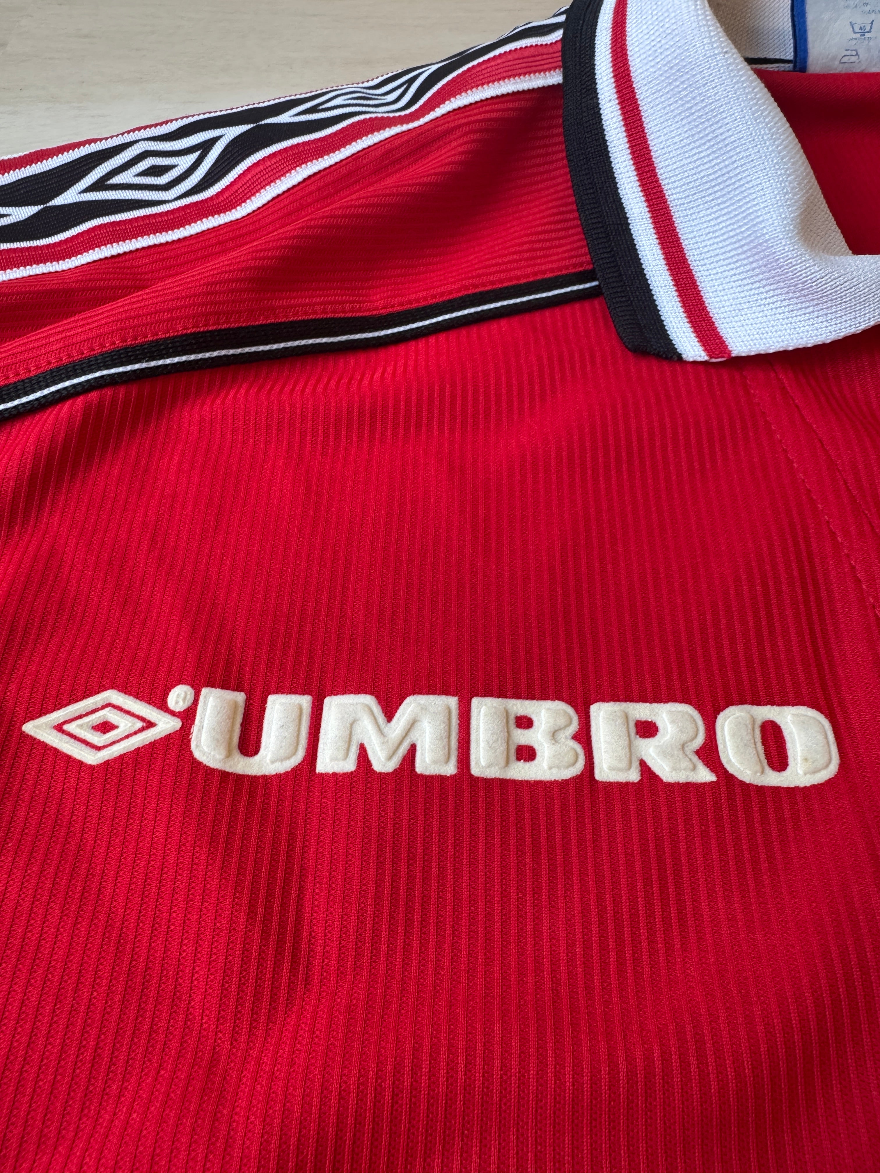 Manchester United 1998/00 David Beckham #7 Home Shirt | Retro Screamers
