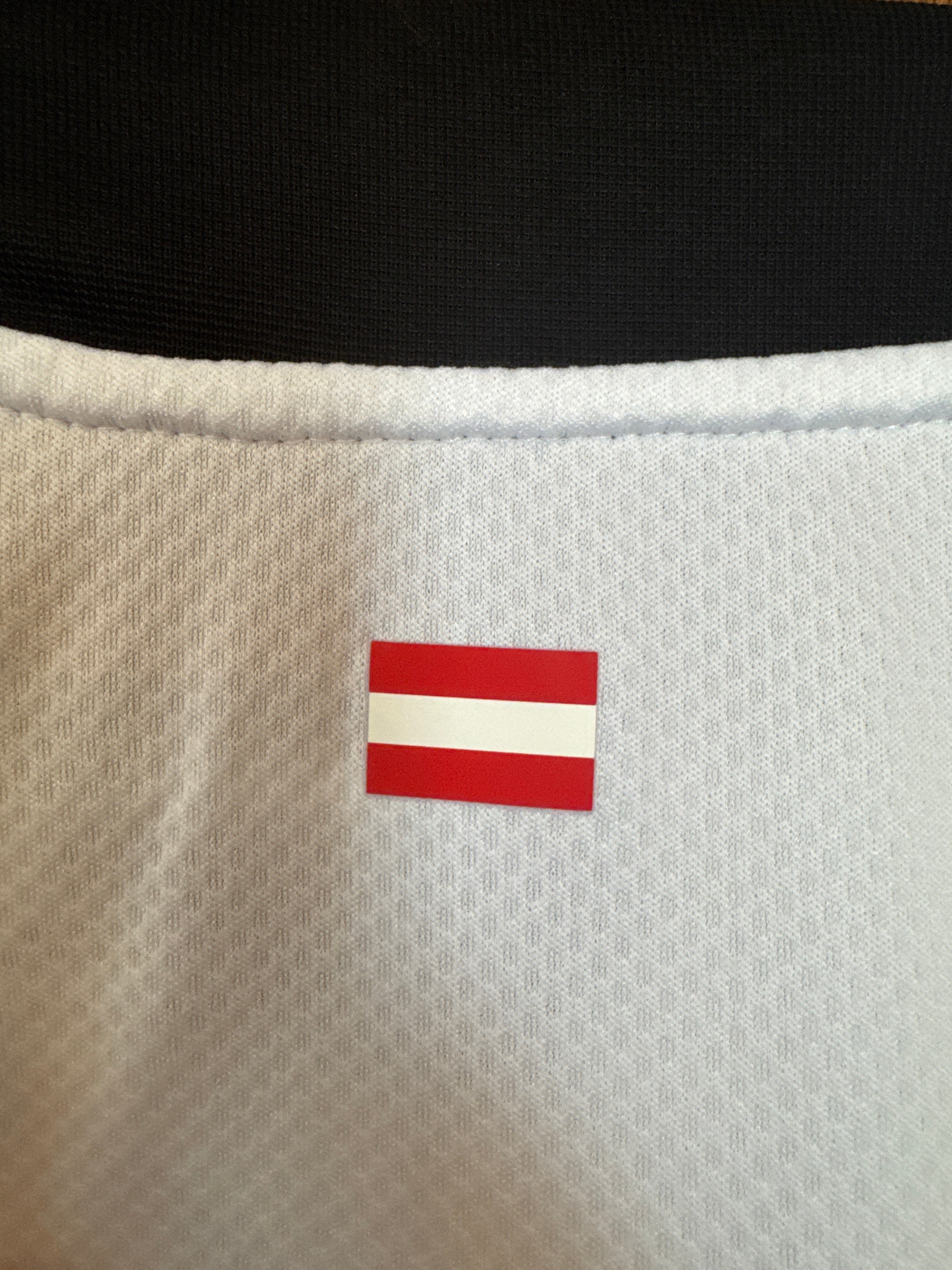 Austria 2022 Away Shirt - M