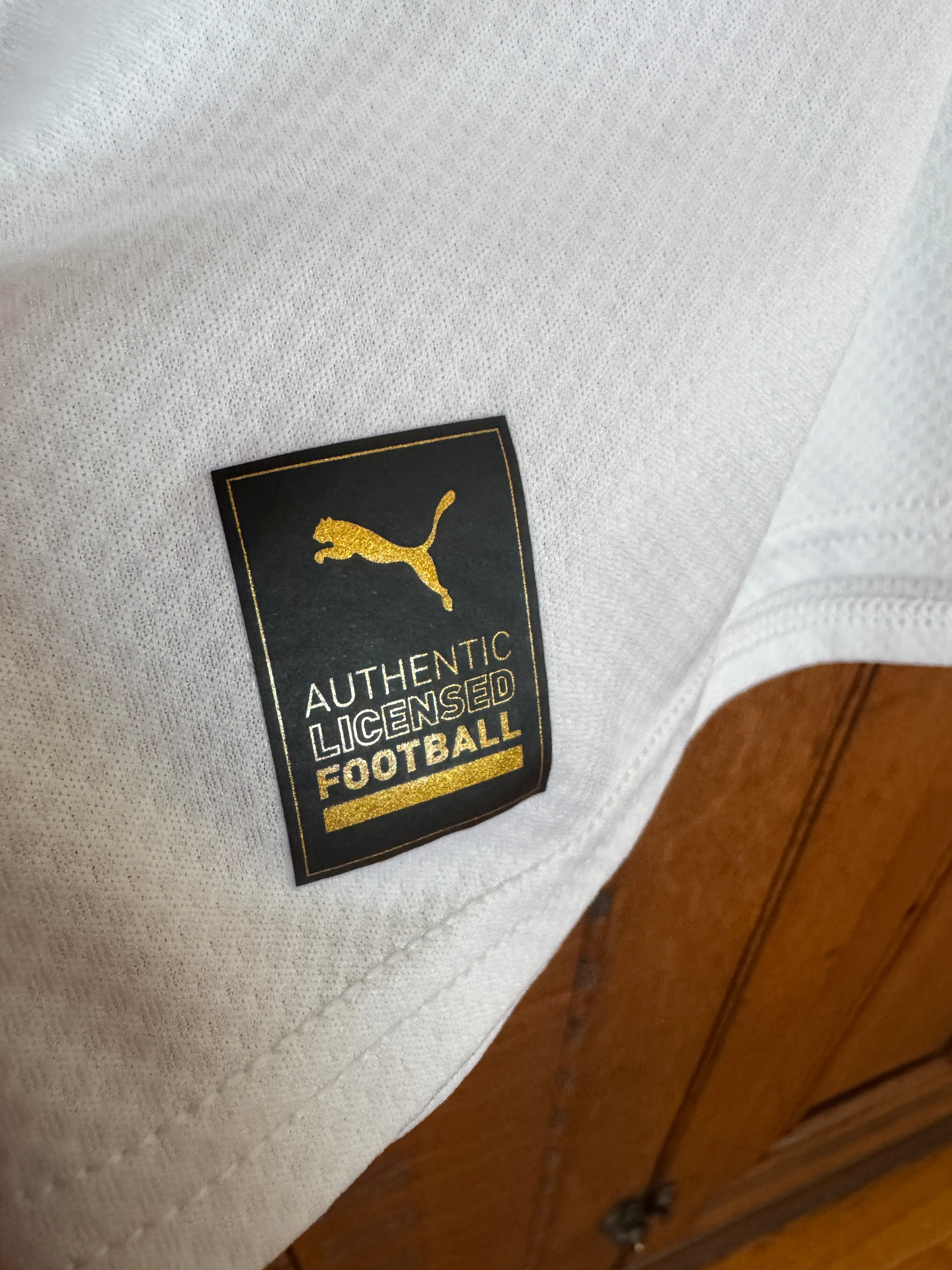 Austria 2022 Away Shirt - M