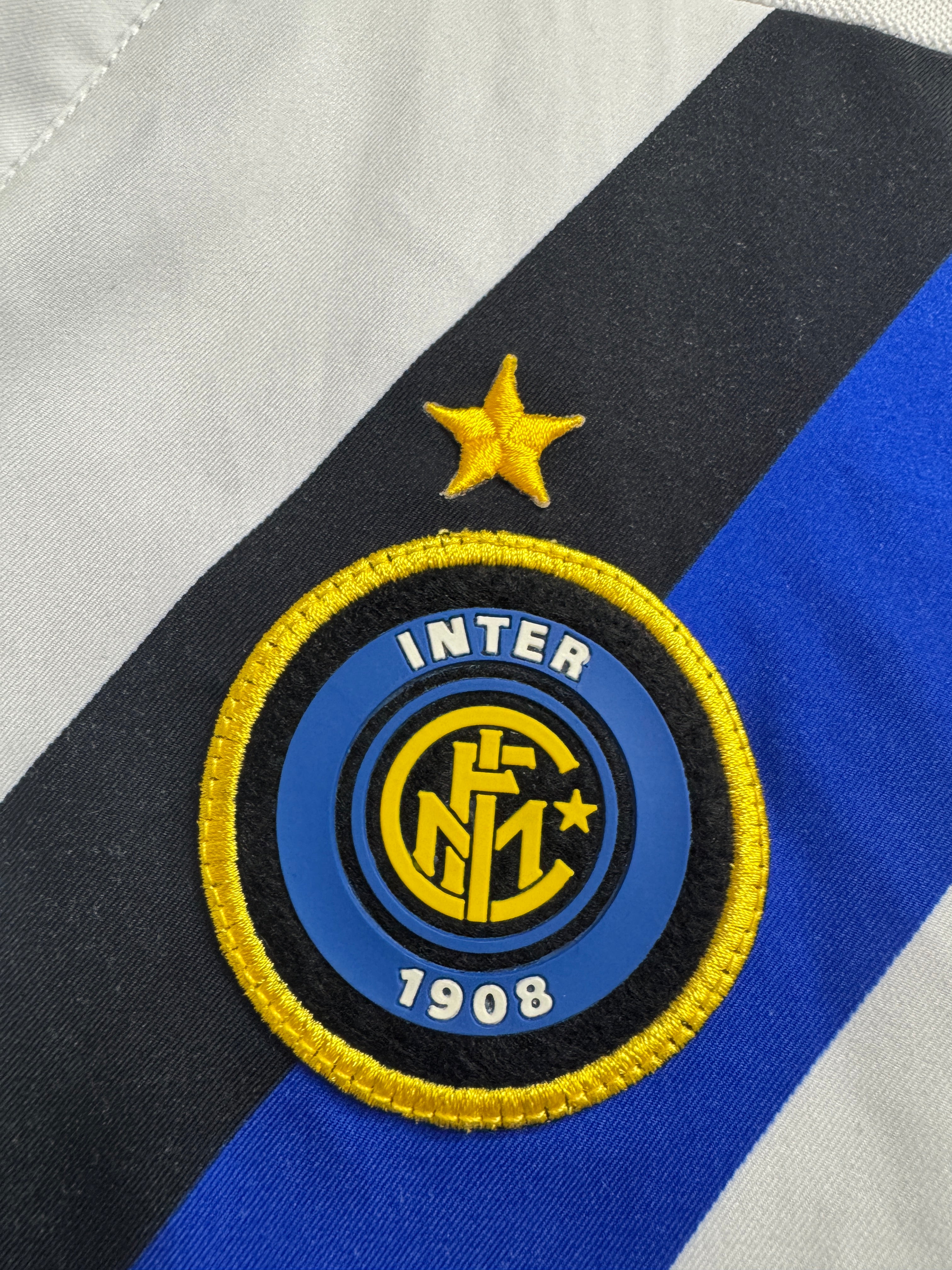 Inter Milan 2002/04 Hernan Crespo #9 Away Shirt | Retro Screamers