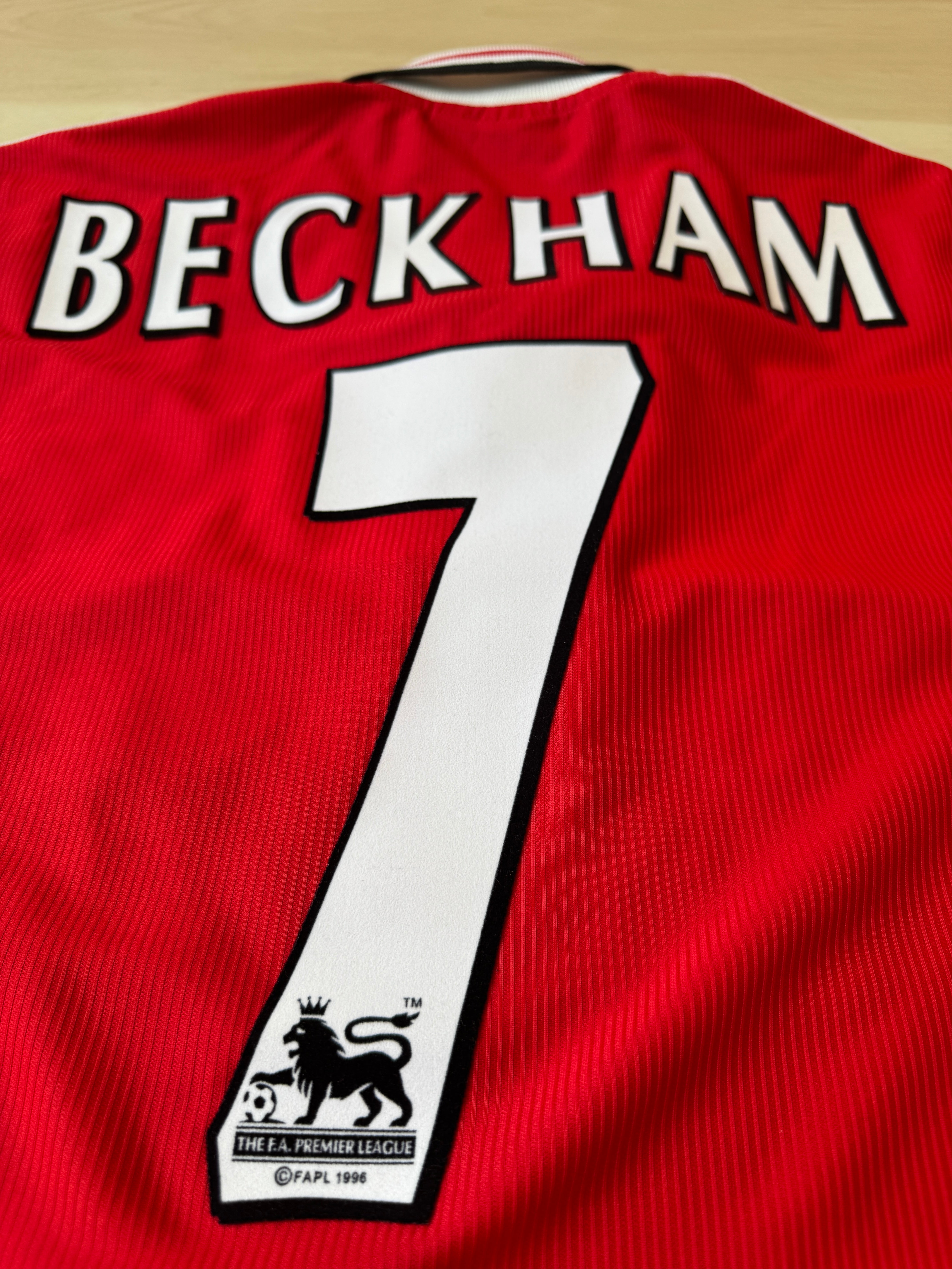 Manchester United 1998/00 David Beckham #7 Home Shirt | Retro Screamers
