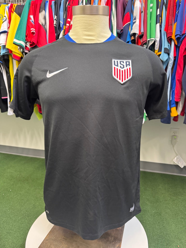 USA 2016/17 Pre-Match Training | Retro Screamers