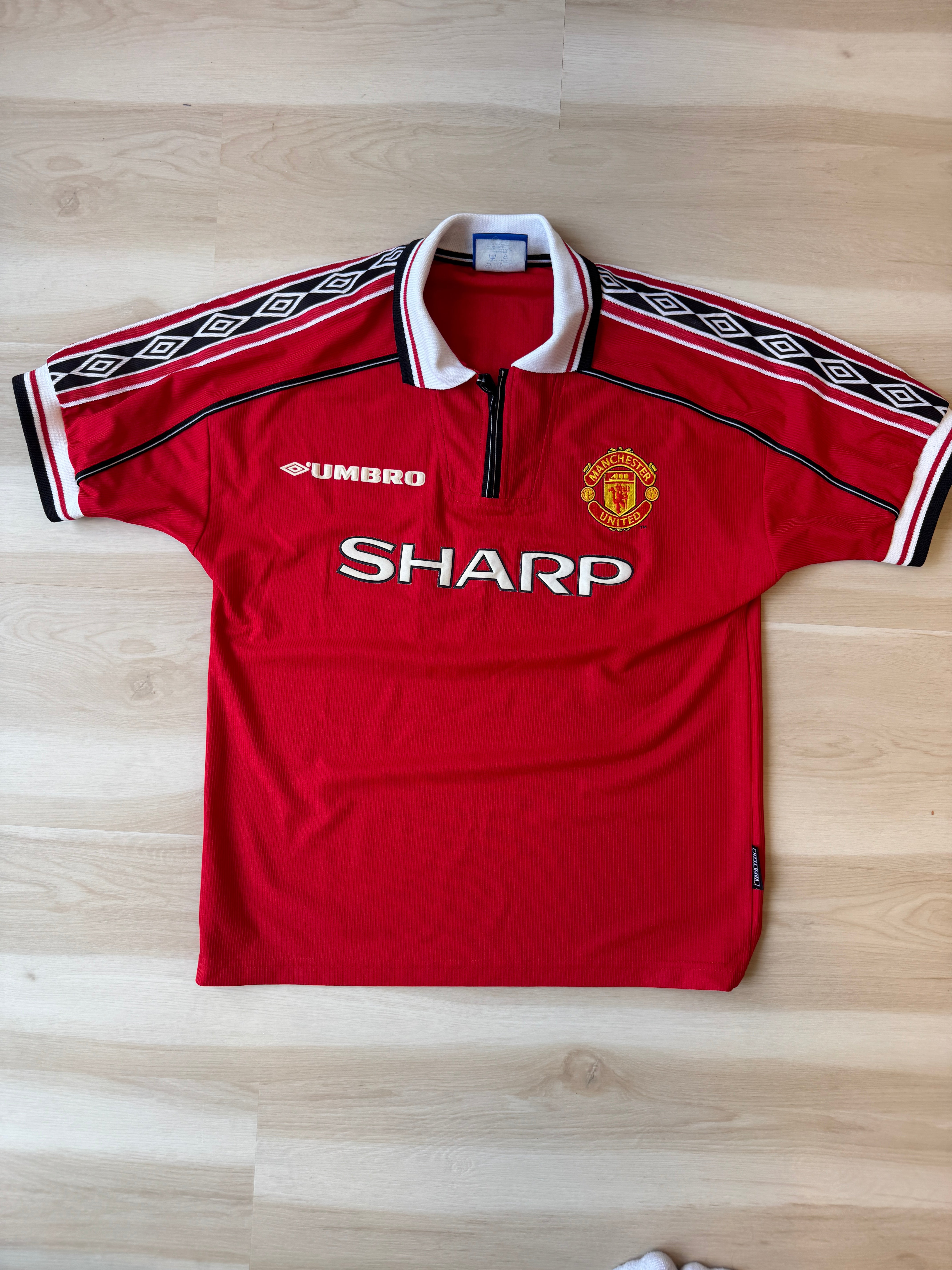 Manchester United 1998/00 David Beckham #7 Home Shirt | Retro Screamers