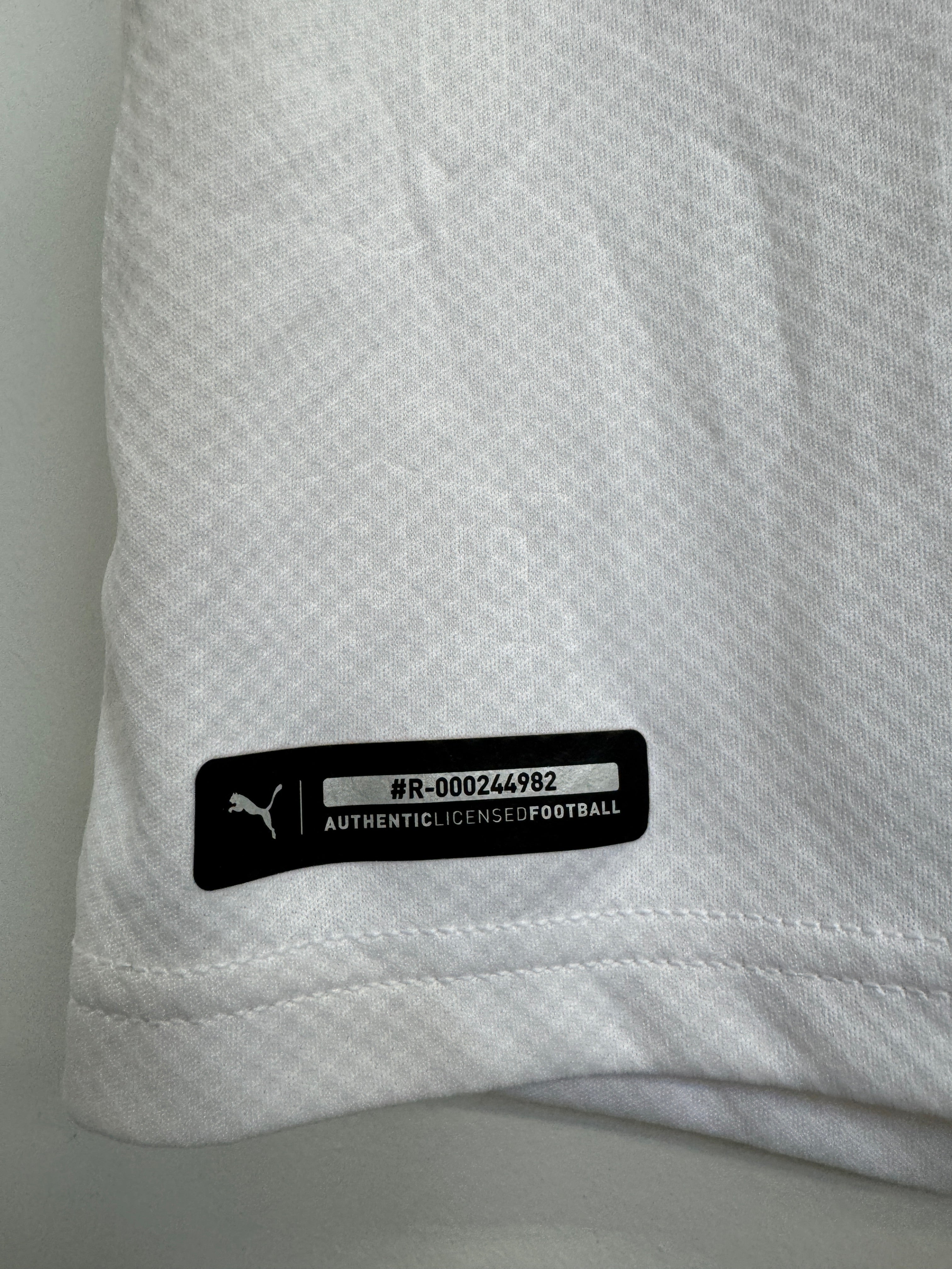 Italy 2020/21 Away Shirt | Retro Screamers