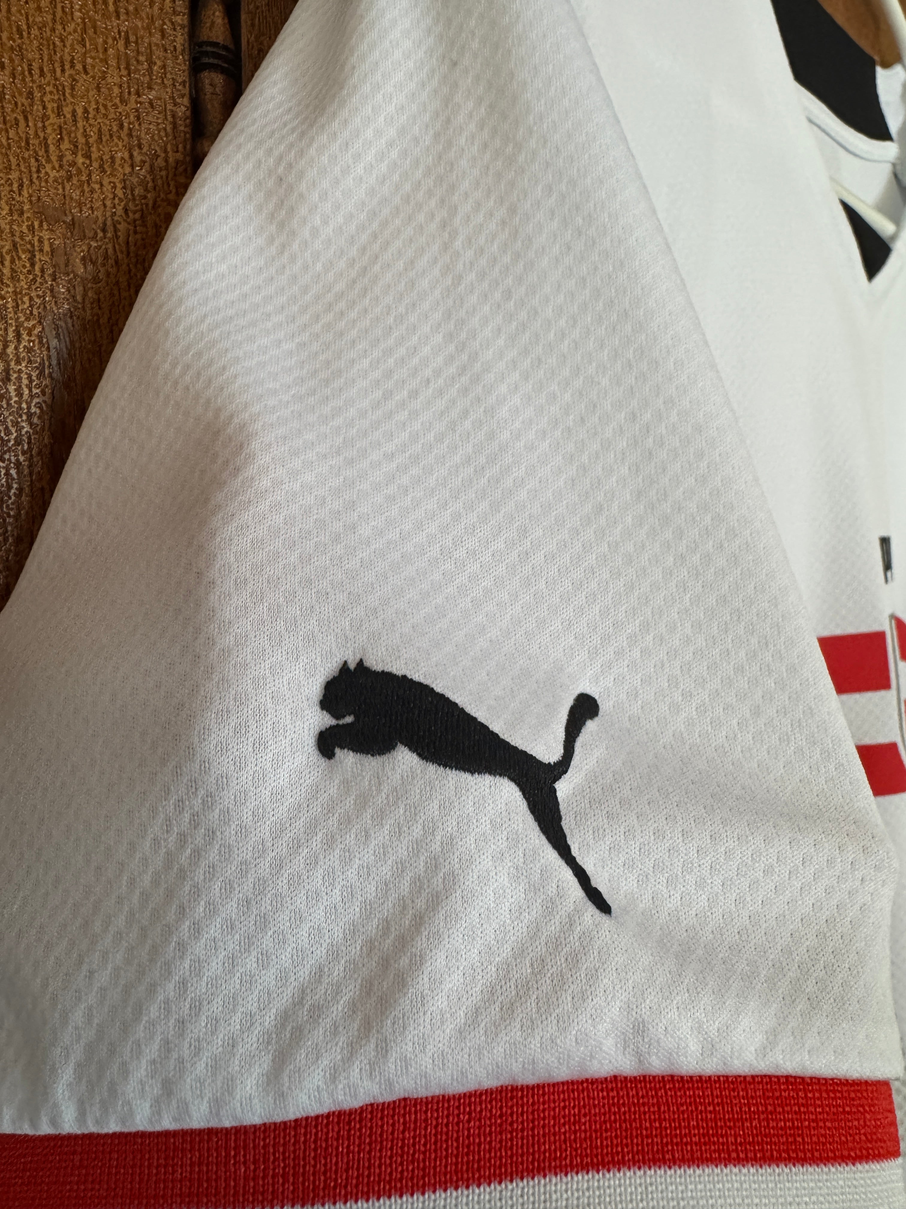 Austria 2022 Away Shirt - M