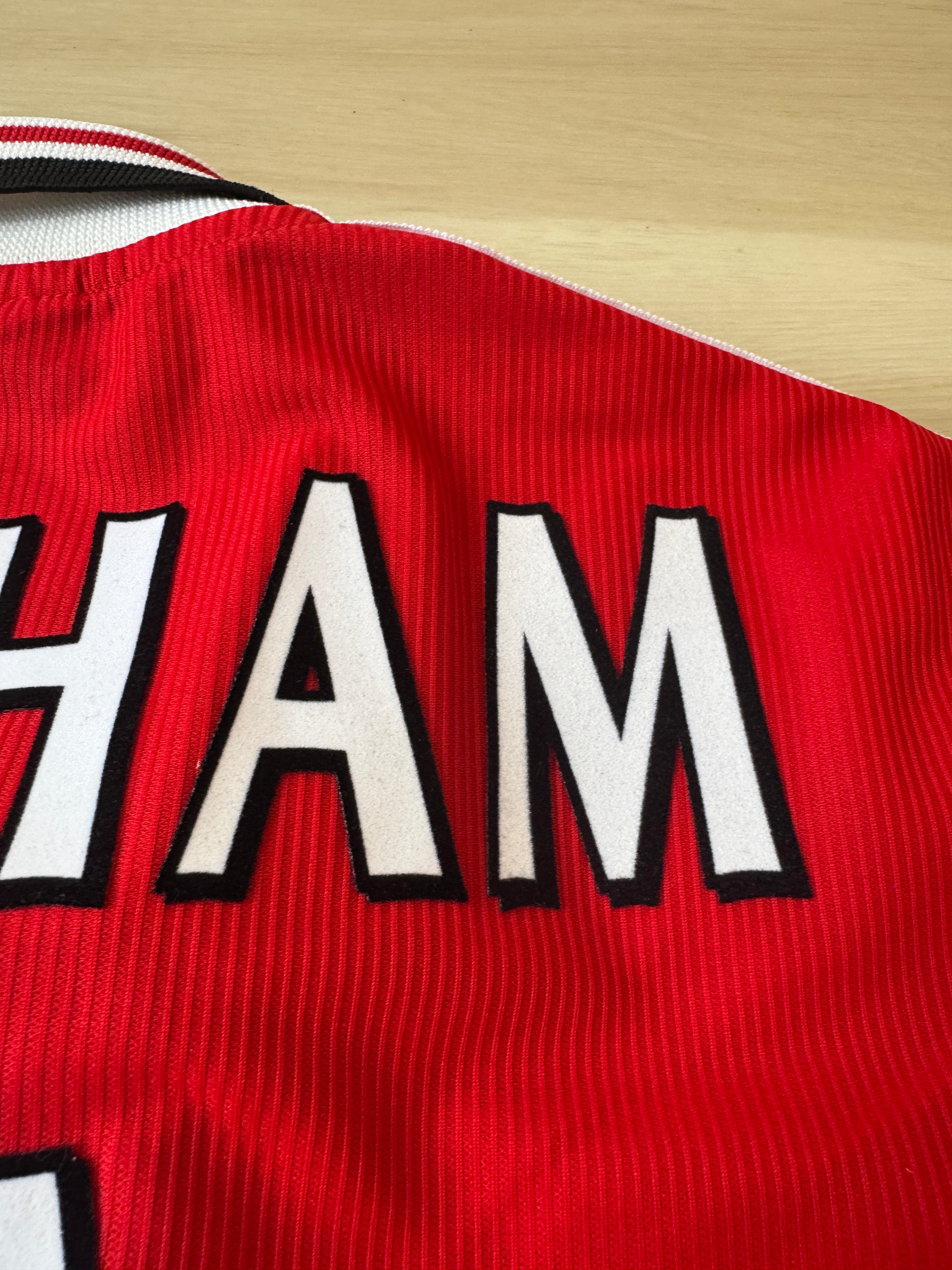 Manchester United 1998/00 David Beckham #7 Home Shirt | Retro Screamers