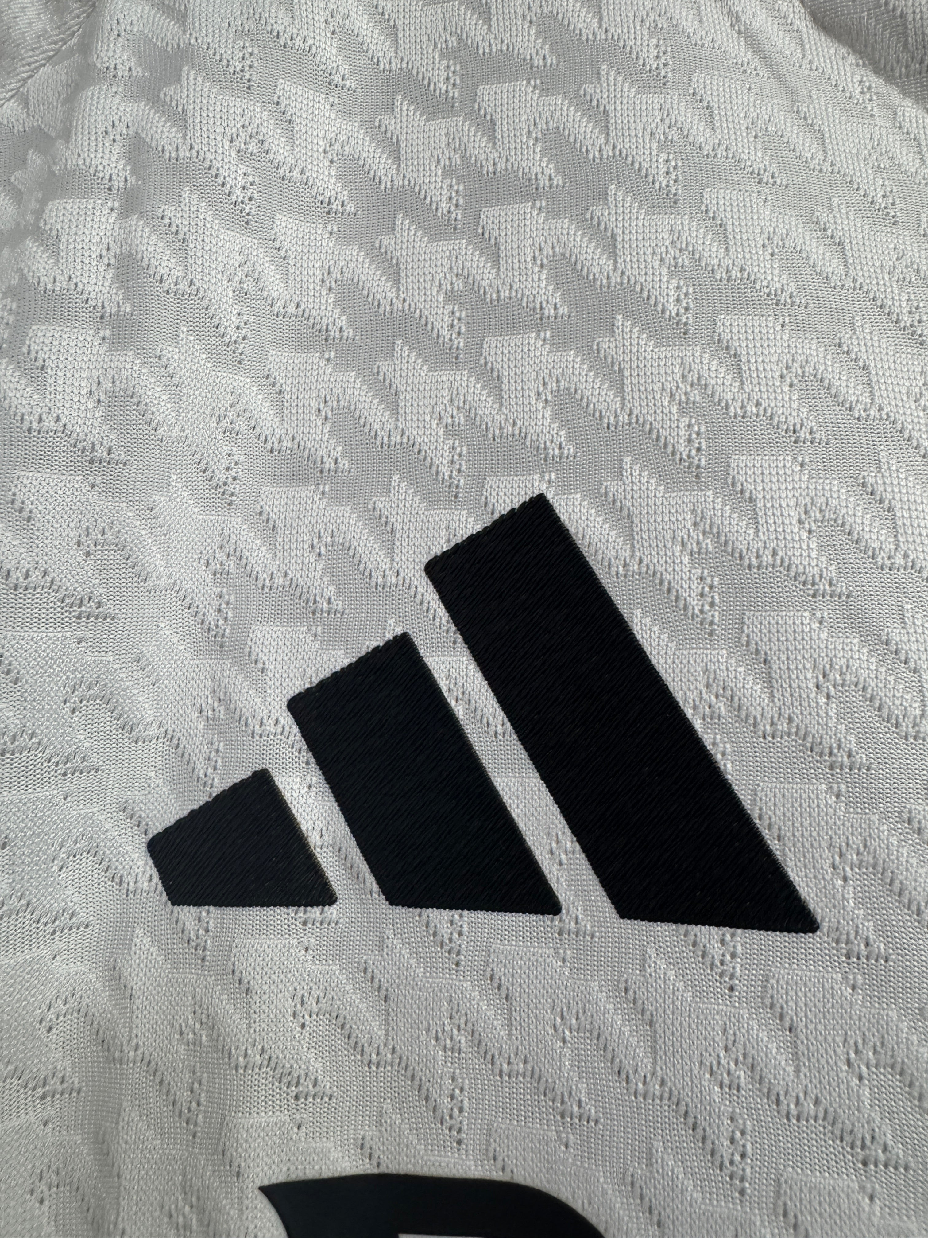 Real Madrid 2024/25 Jude Bellingham #5 Home Shirt | Retro Screamers