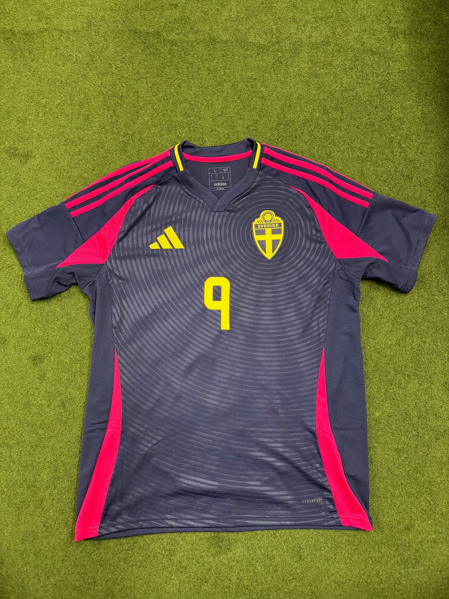 Sweden 2024 Isak #9 Away Shirt - L
