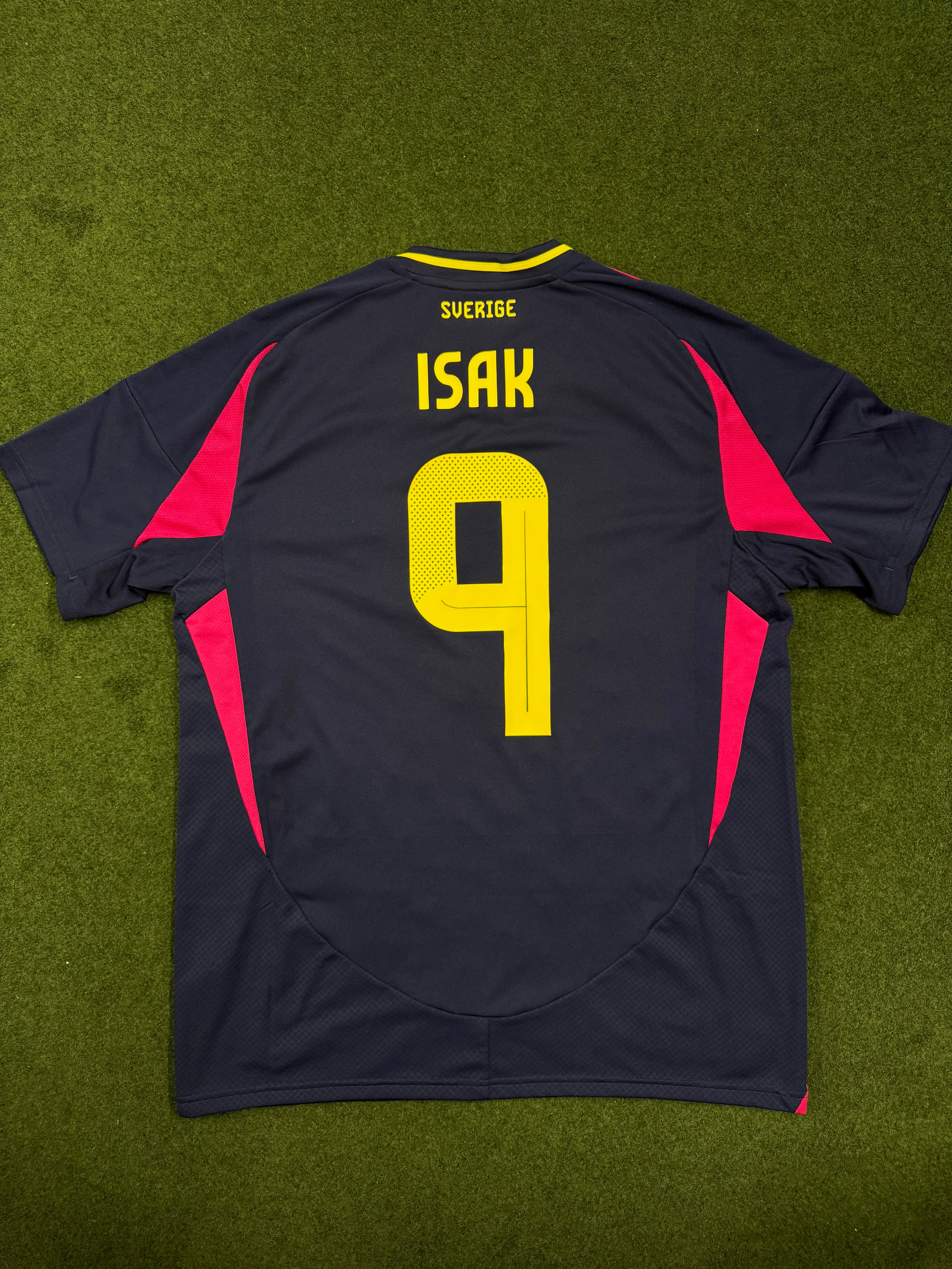 Sweden 2024/25 Alexander Isak #9 Away Shirt | Retro Screamers