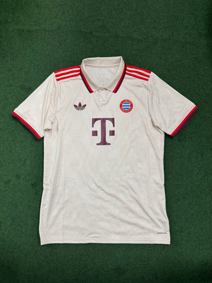 Bayern Munich 2024 Away Shirt - L