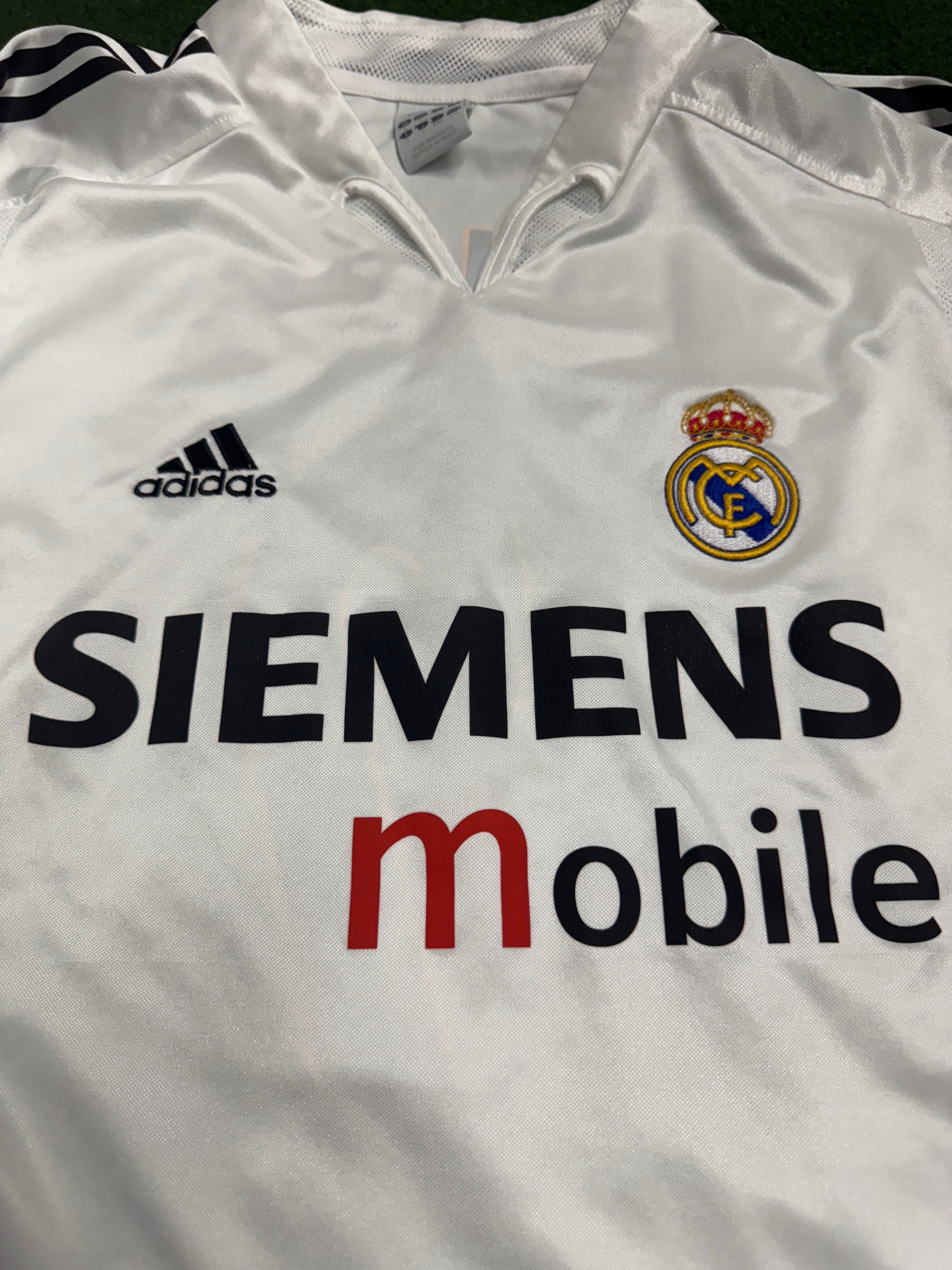 Real Madrid 2004/05 Ronaldo #9 Home Shirt | Retro Screamers