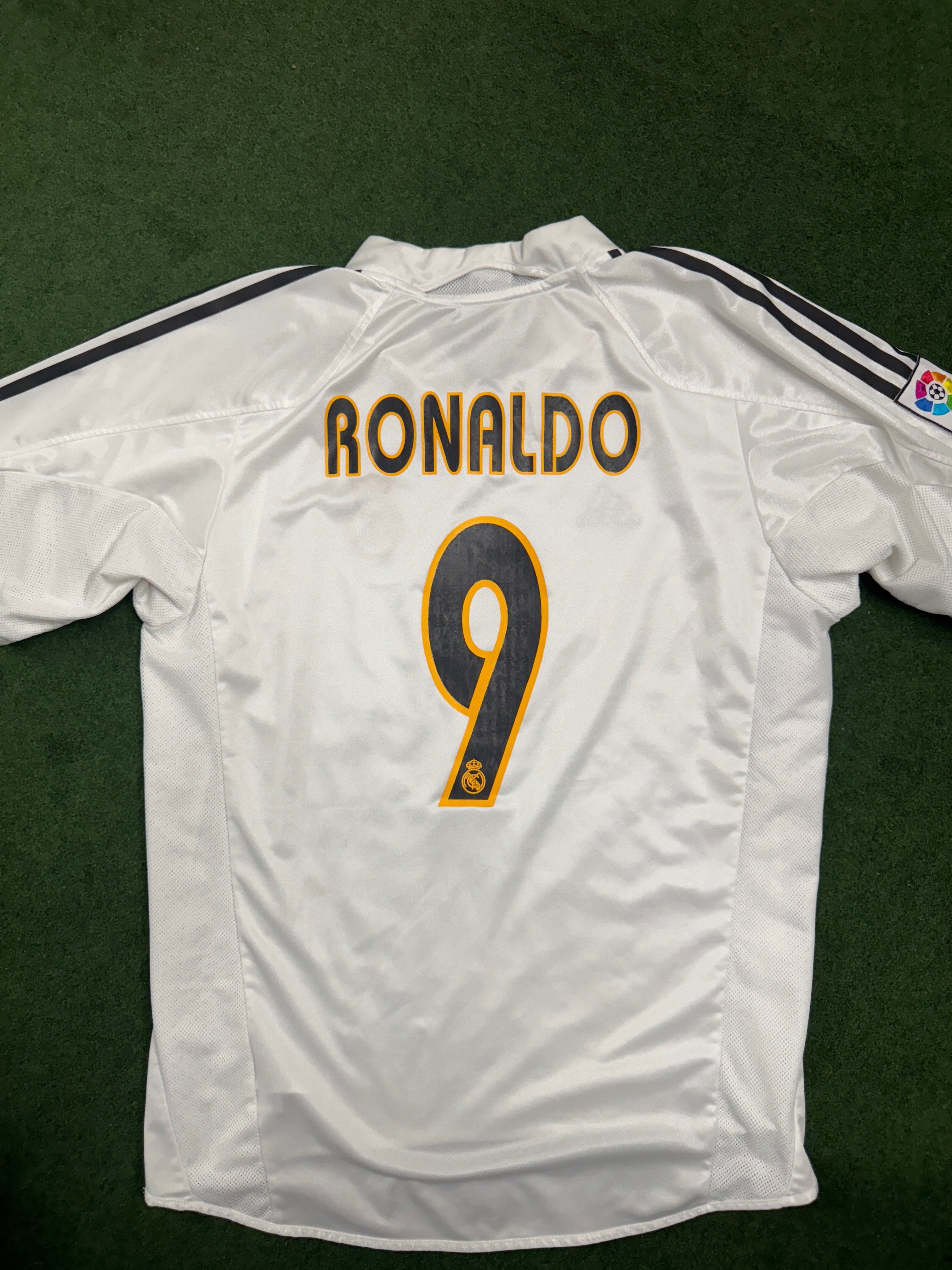 Real Madrid 2004/05 Ronaldo #9 Home Shirt | Retro Screamers
