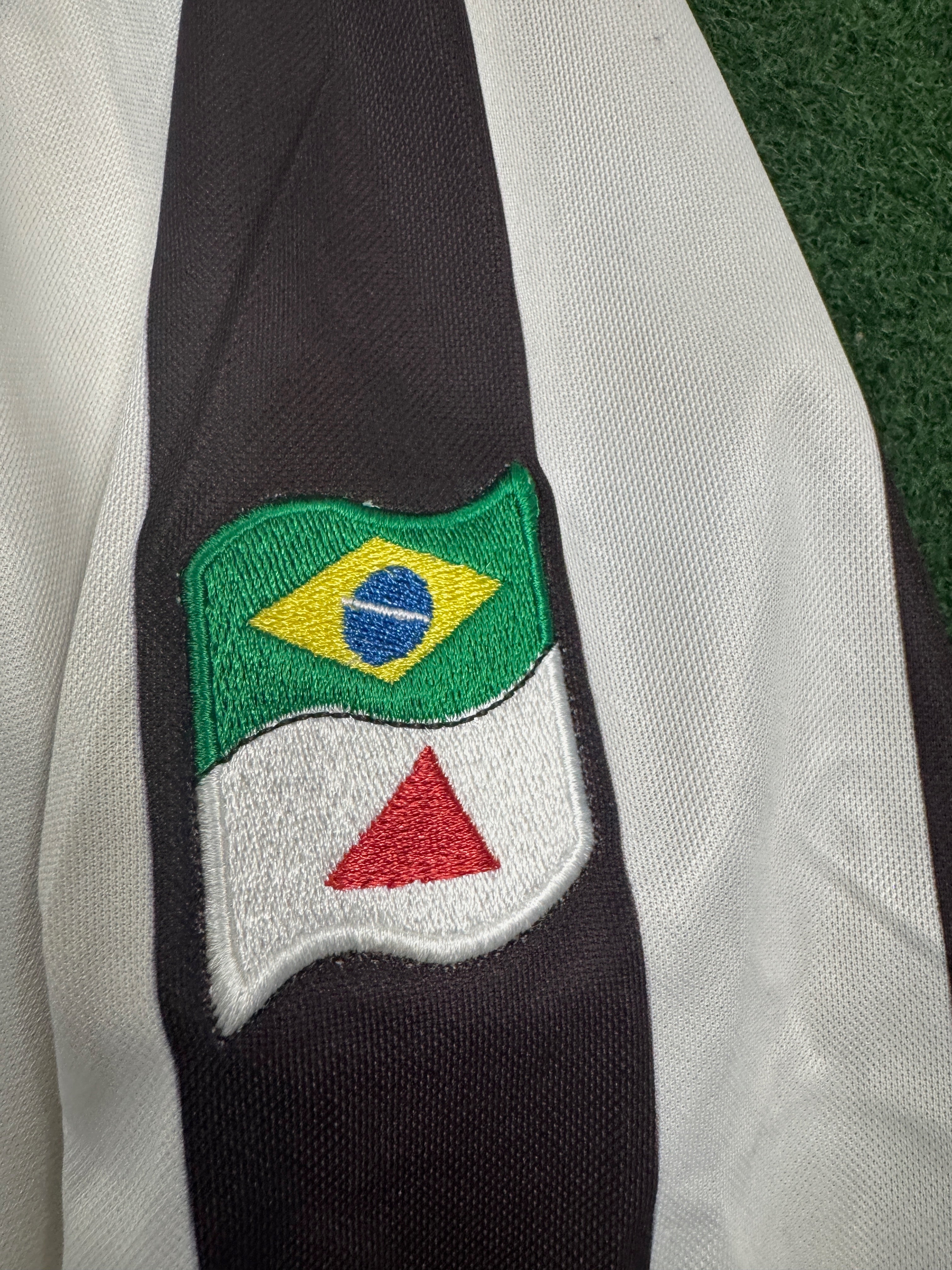Atletico Miniero 2003/04 Cicinho #2 Home Shirt | Retro Screamers