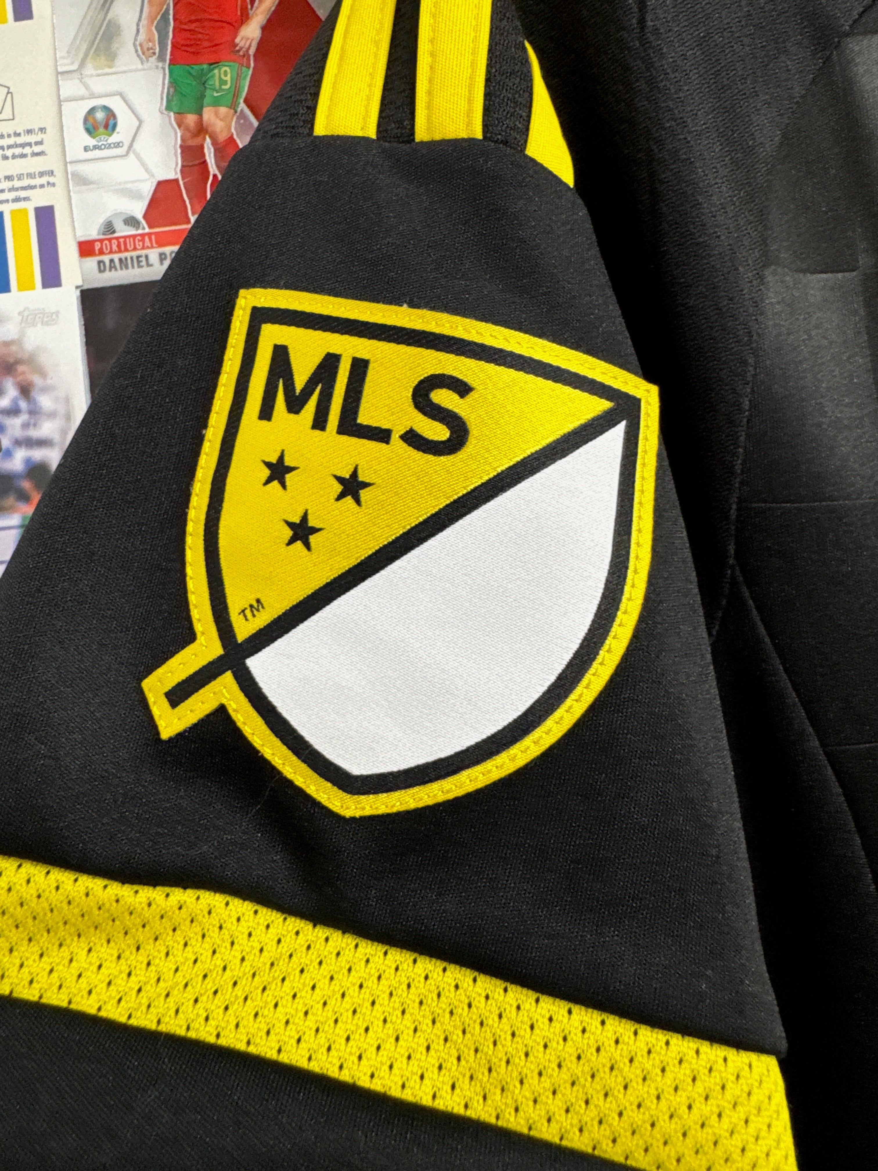 Columbus Crew 2015/16 Cedrick Mabwati #11 Away Shirt | Retro Screamers