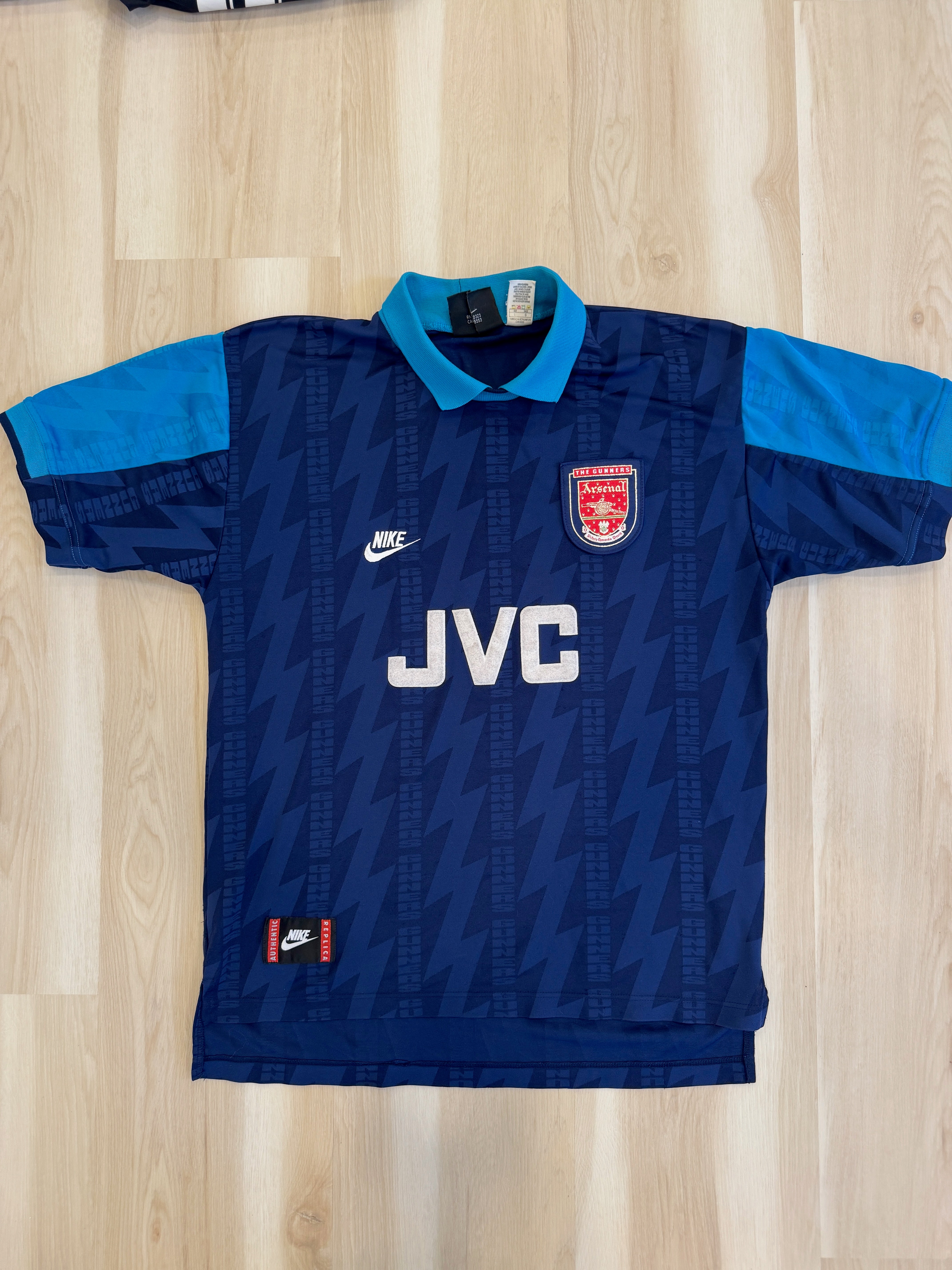 Arsenal 1995/96 Lee Dixon #2 Away Shirt | Retro Screamers