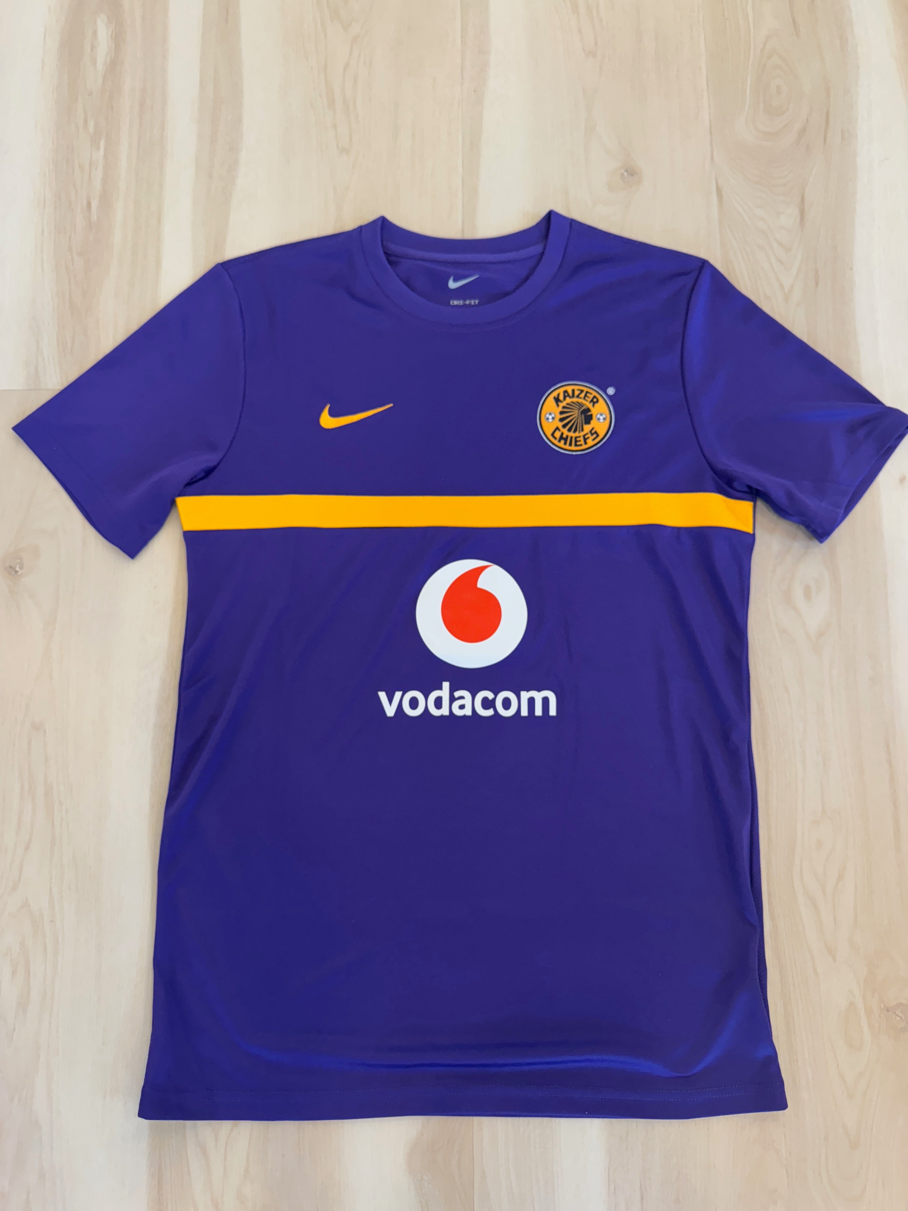 Kaizer Chiefs 2021/22 Training Shirt | Retro Screamers