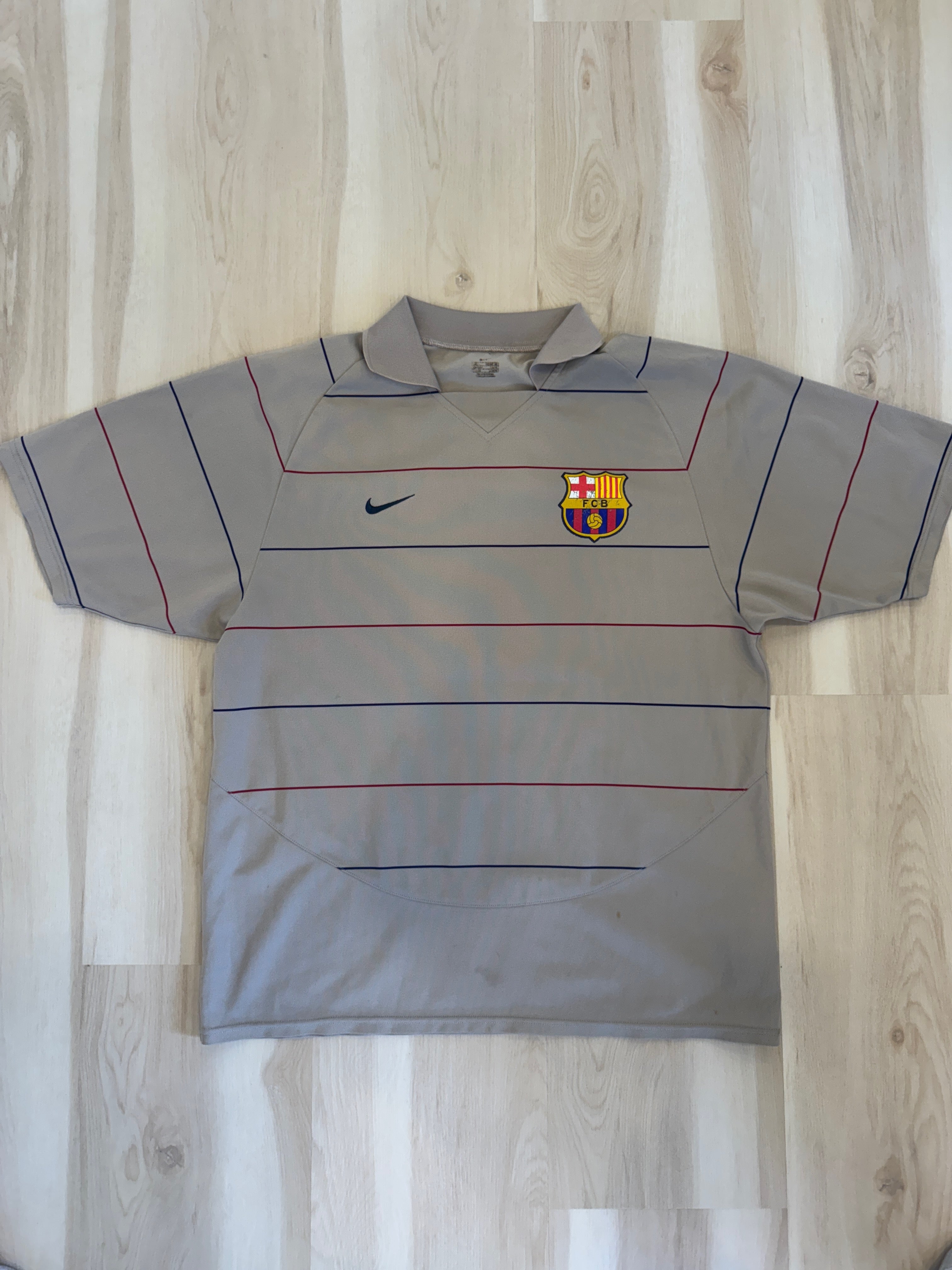 Barcelona 2003/04 Ronaldinho #10 Away Shirt | Retro Screamers