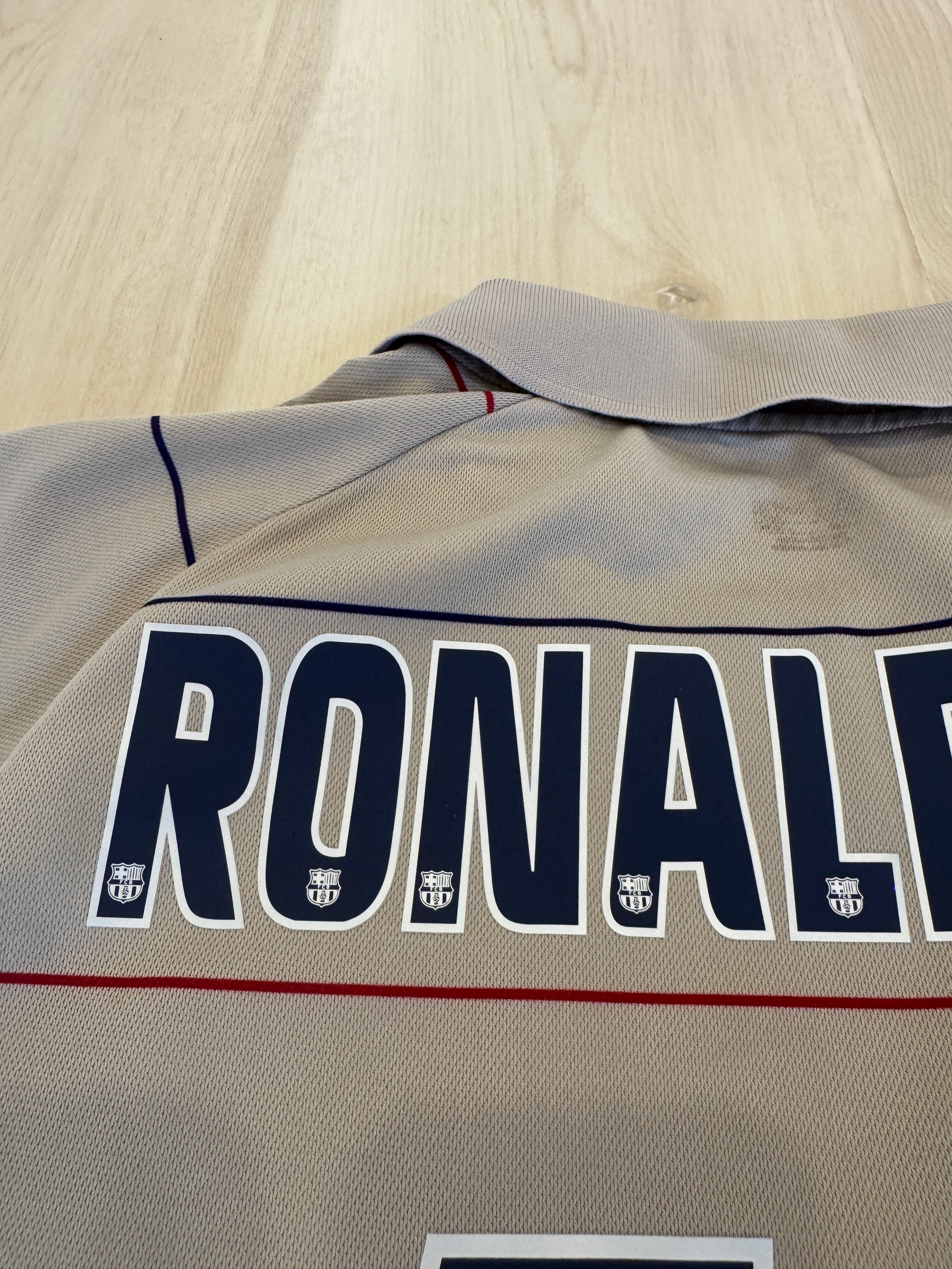 Barcelona 2003/04 Ronaldinho #10 Away Shirt | Retro Screamers