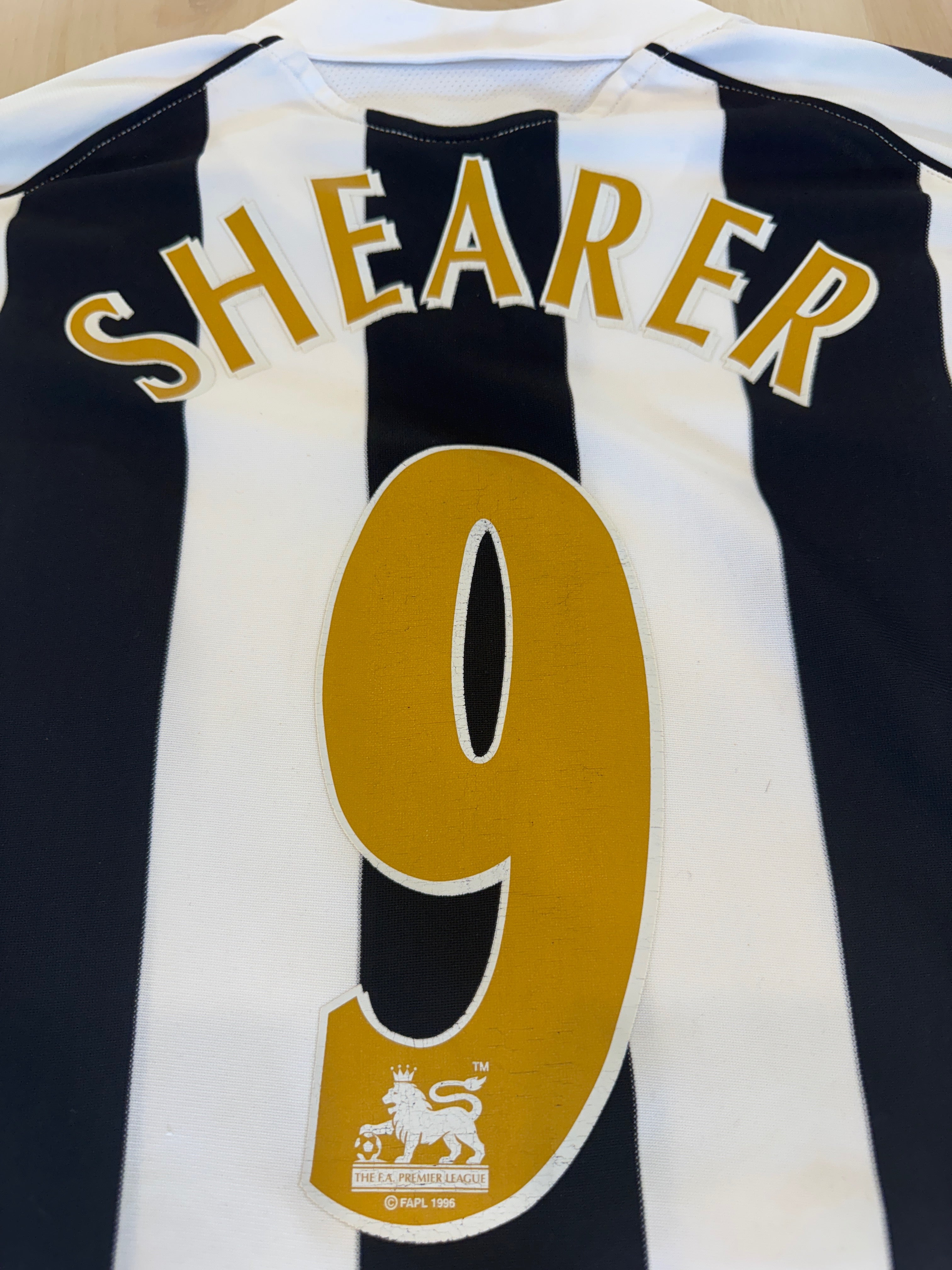 Newcastle United 2005 Shearer #9 Home Shirt - M