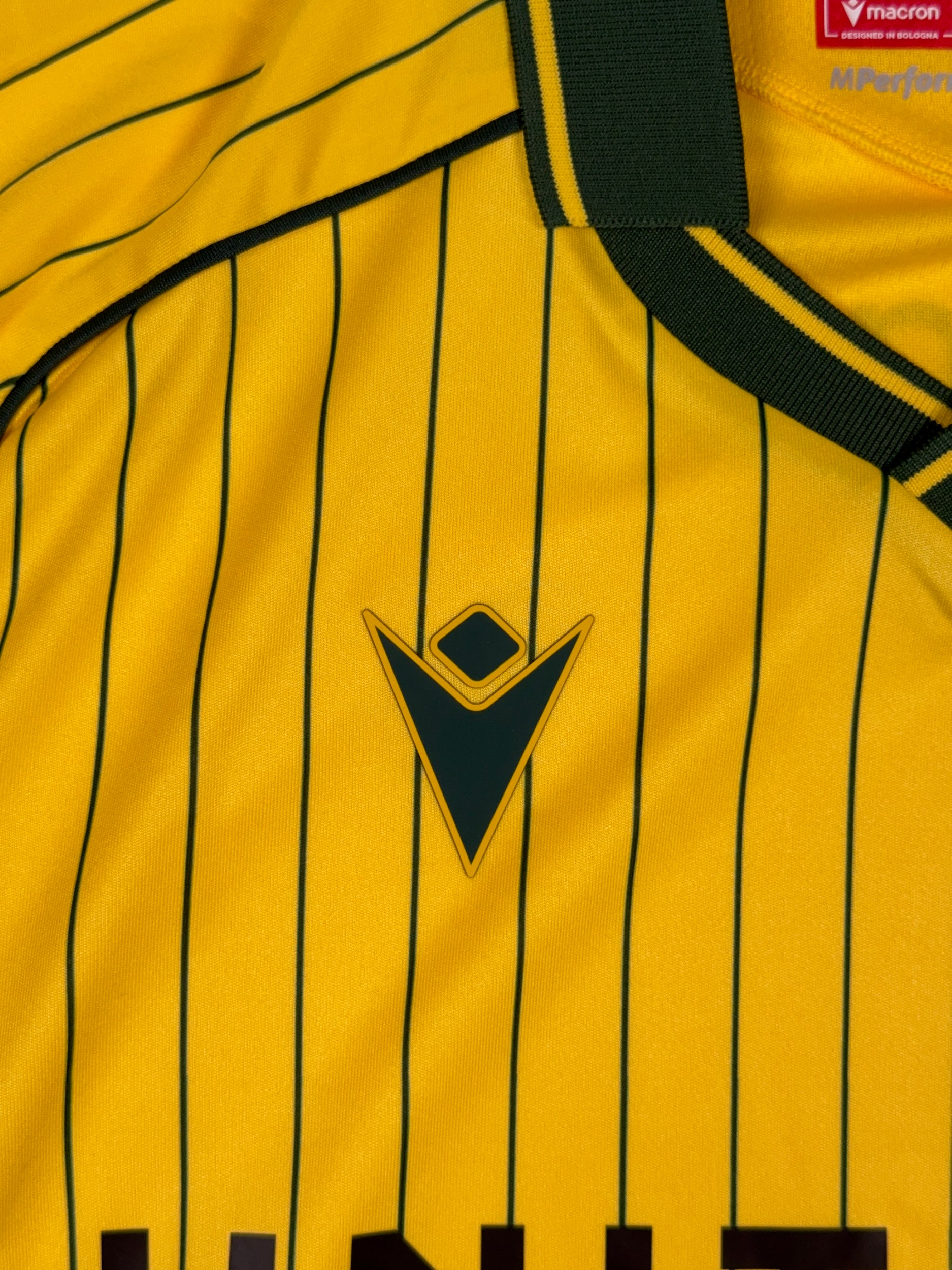 Wrexham 2025/26 Away Shirt - M