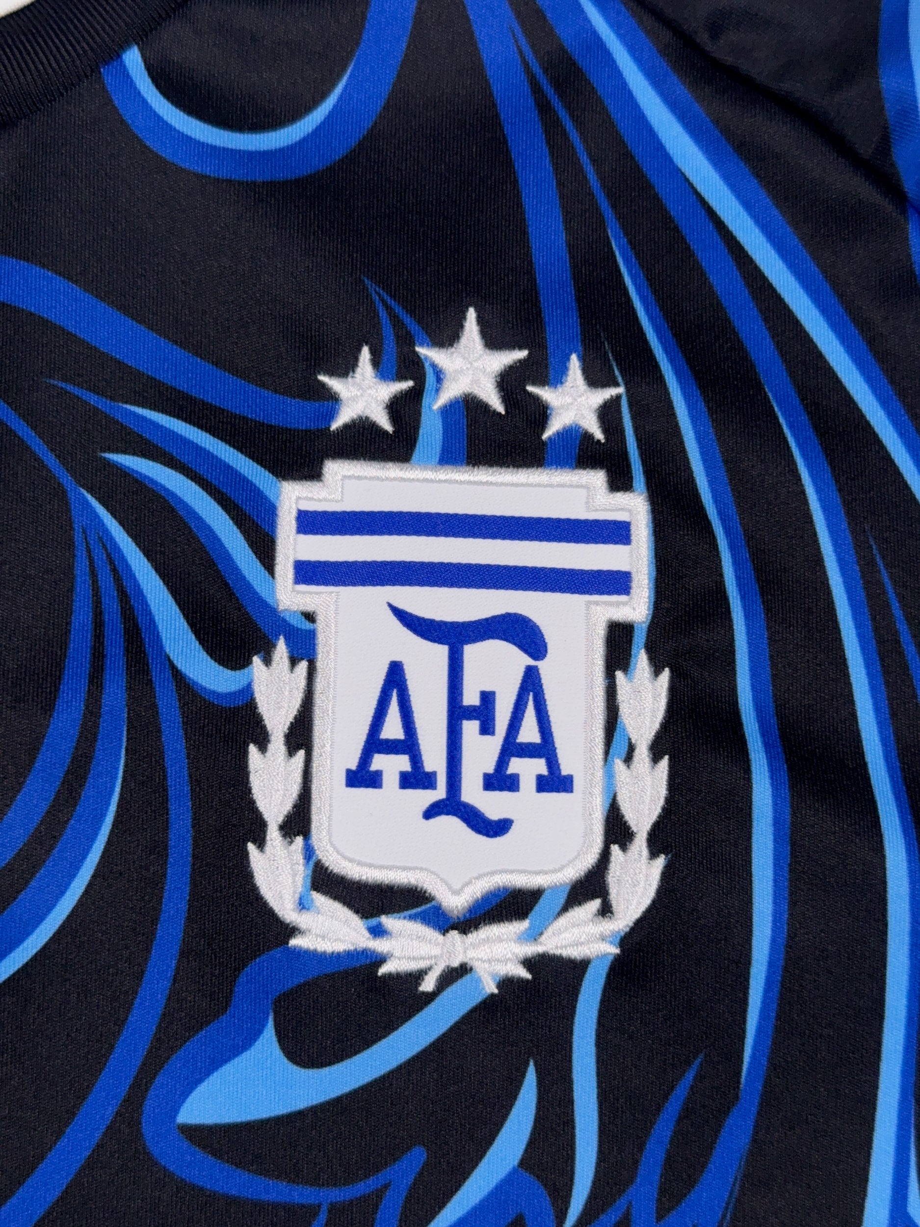 Argentina 2026/27 Away Shirt - L