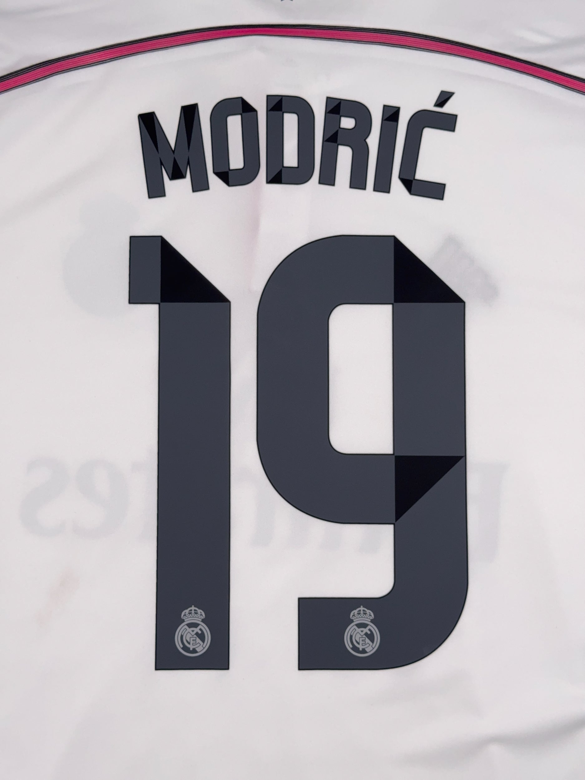 Real Madrid 2014/15 Luka Modric #19 Home Shirt - M