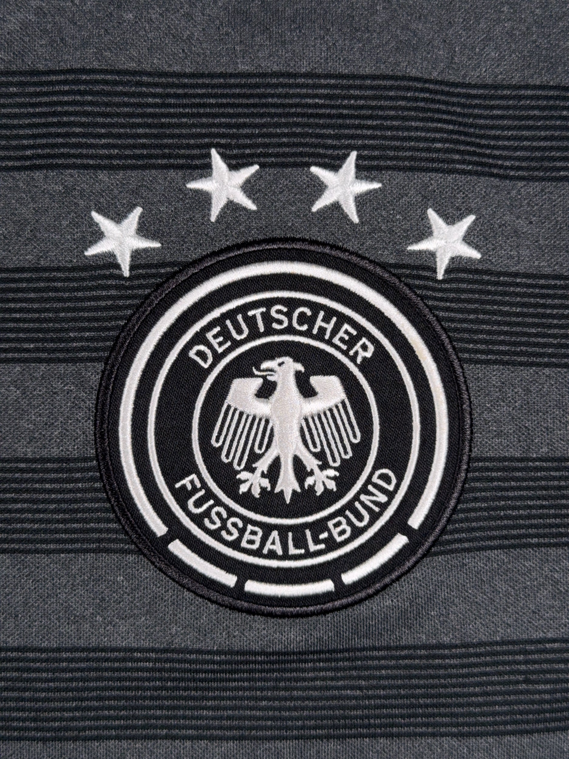 Germany 2016/17 Mesut Ozil #8 Away Shirt (Reversible) - M