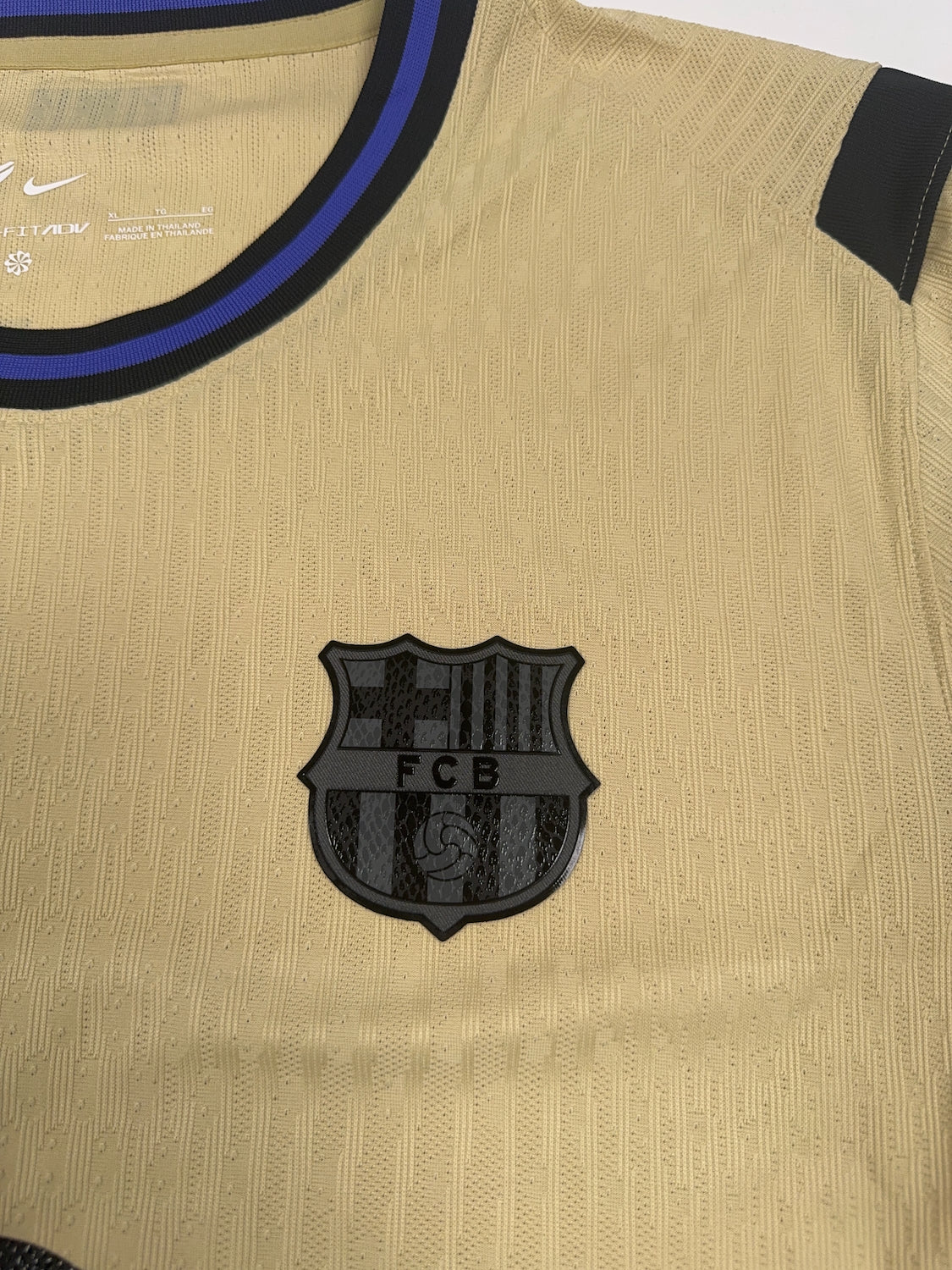 Barcelona 2025/26 Lamine Yamal #10 Away Shirt - XL